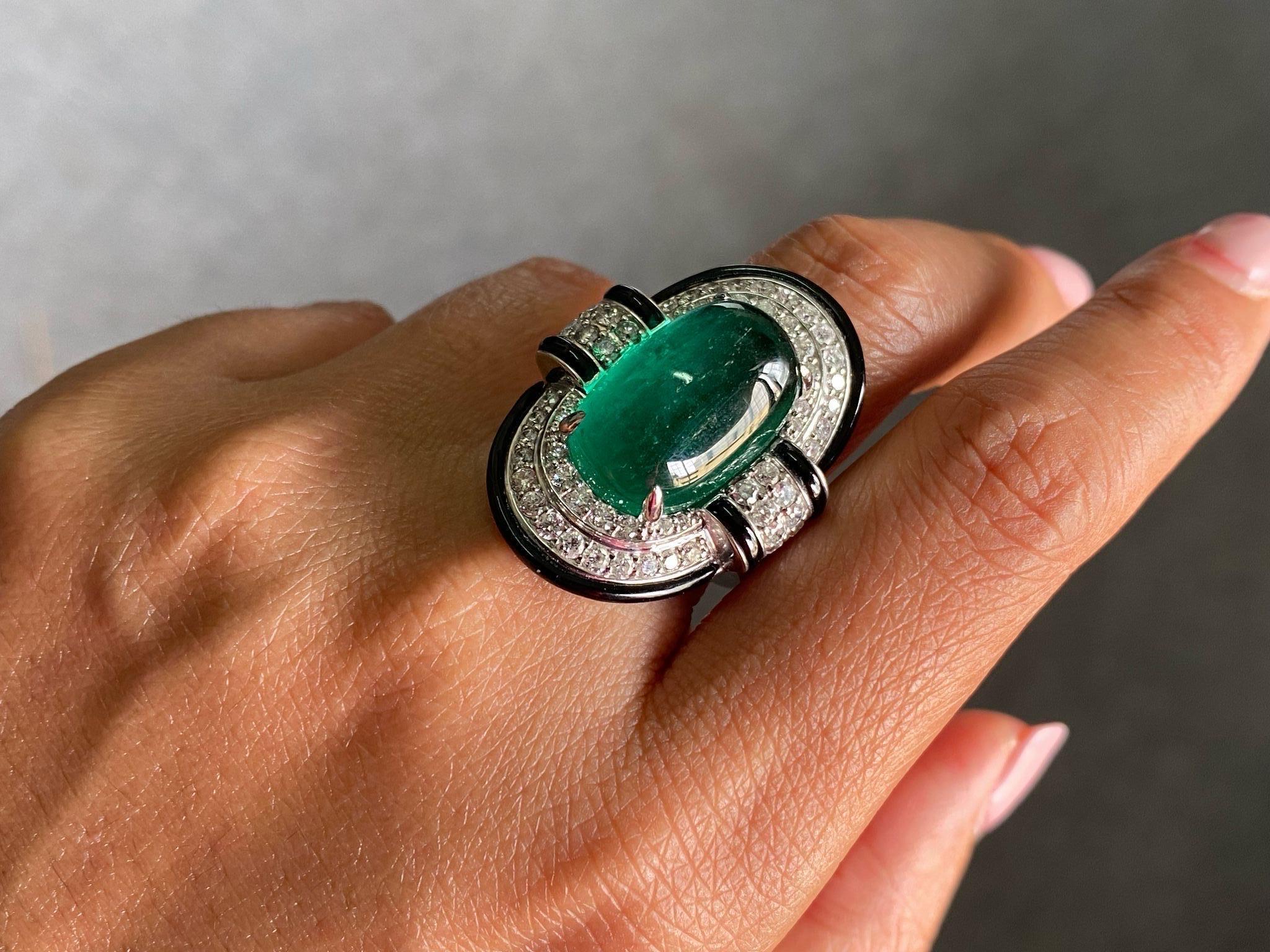11.08 Carat Emerald Cabochon, Diamond and Onyx Cocktail Ring For Sale 3