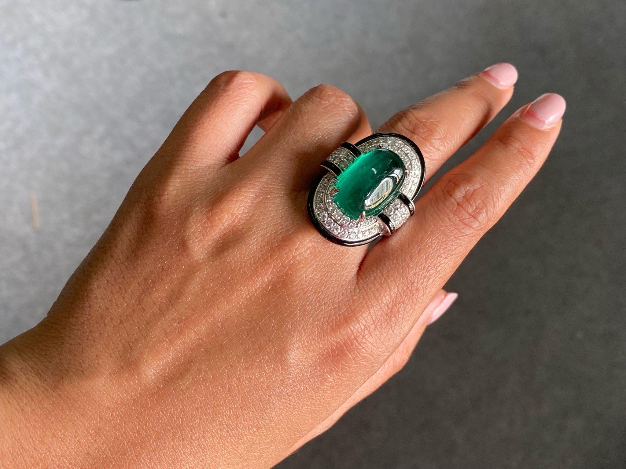 11.08 Carat Emerald Cabochon, Diamond and Onyx Cocktail Ring For Sale 2
