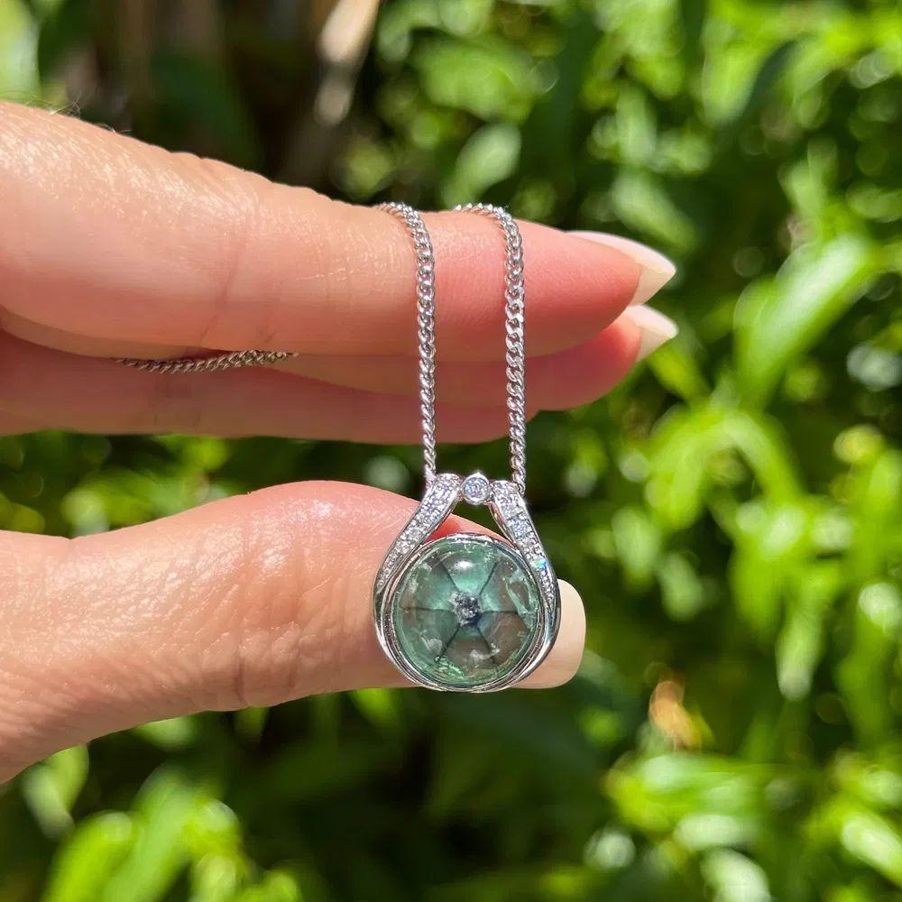 Modernista 11.08 Carat Rare Trapiche Columbian Emerald and Diamond Platinum Necklace in vendita