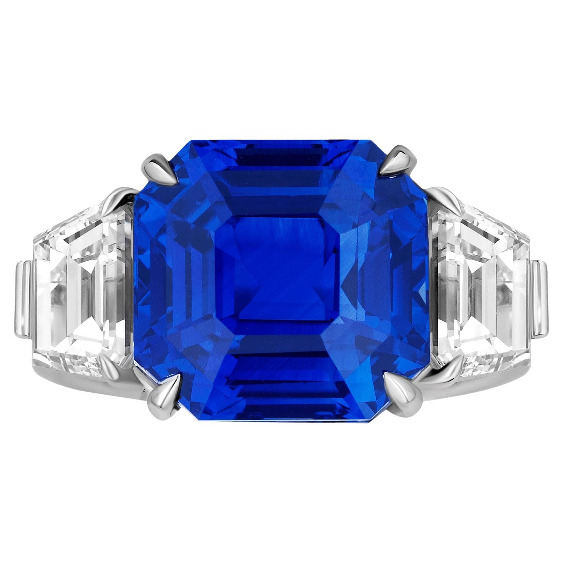 Bague en platine avec saphir bleu émeraude carré de 11,08 carats et diamants en vente