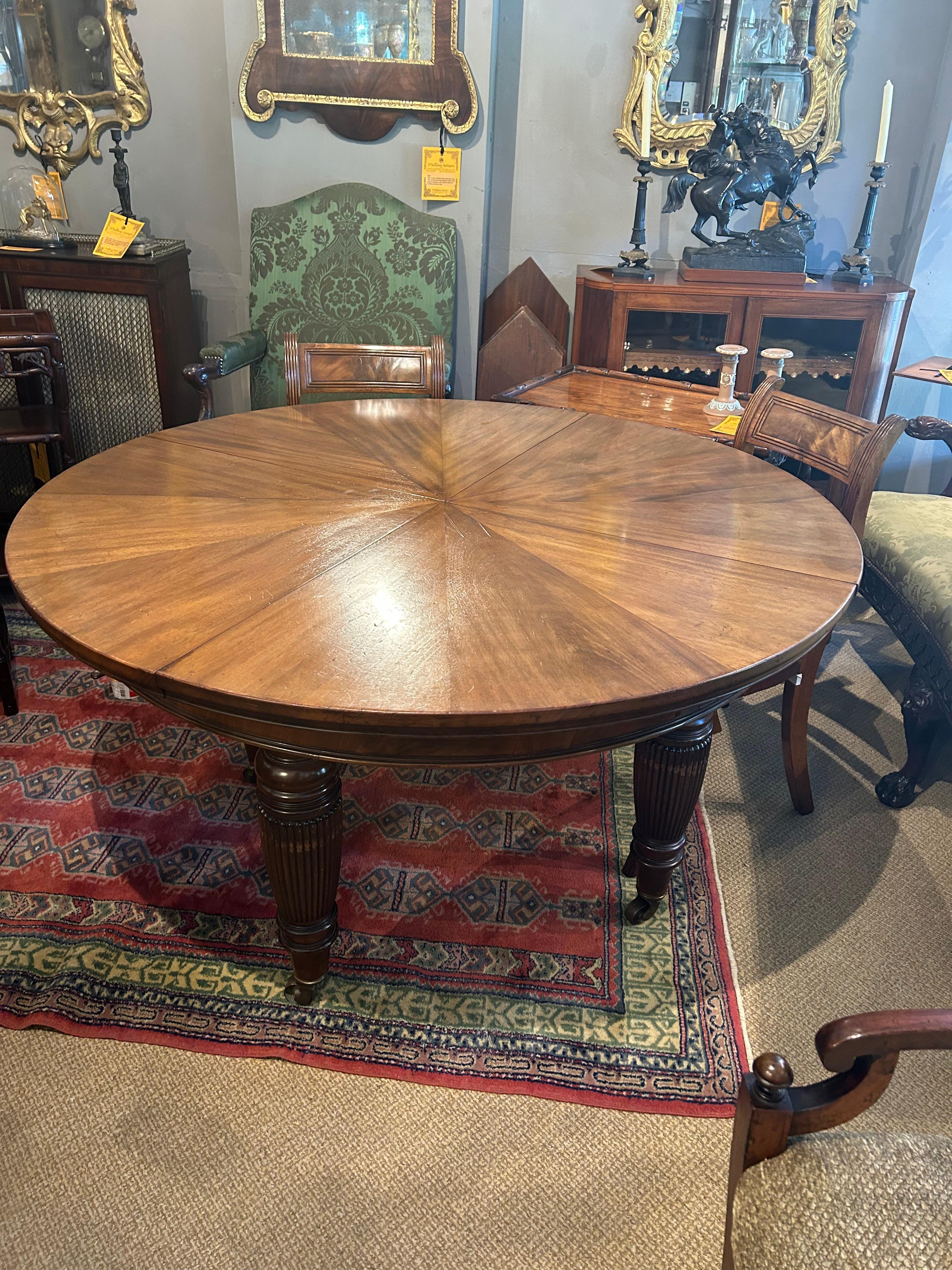 11088 - 19th Century ‘Jupe’ Style Extendable Dining Table Stamped Maple & Co In Excellent Condition In Dublin 8, IE