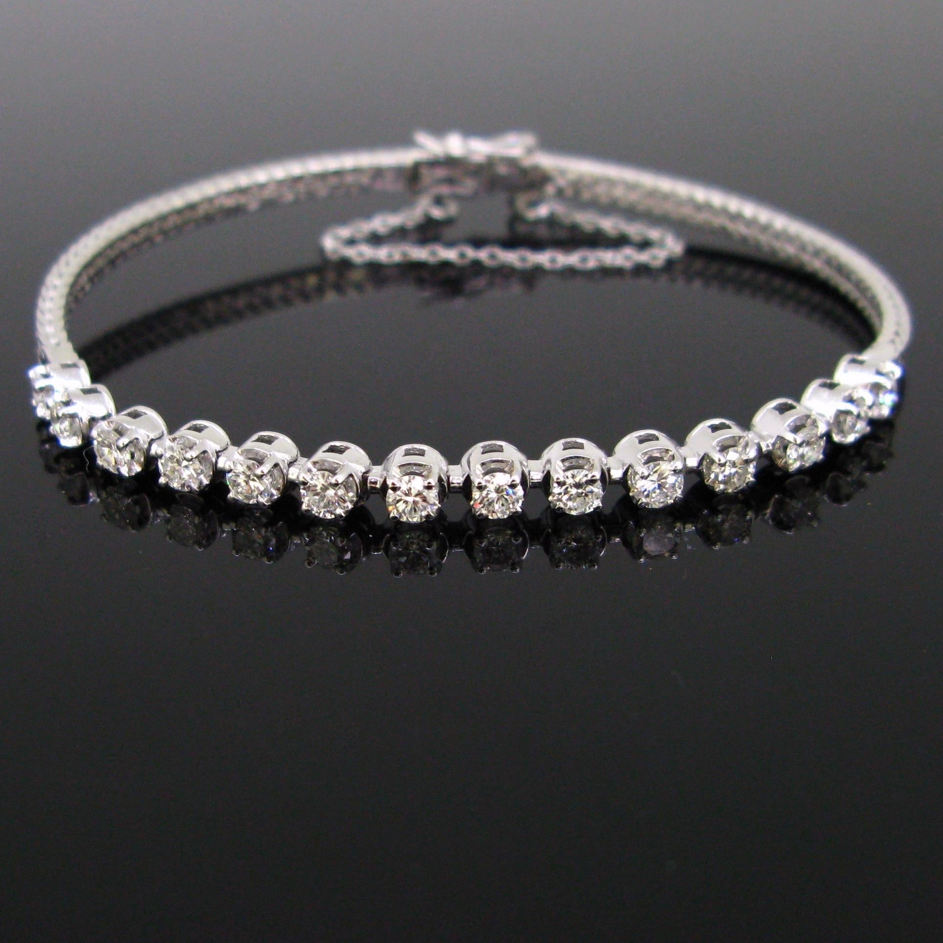 1.10 Carat Brilliant Cut Diamonds Line Semi Rigid Bracelet Bangle In Good Condition In London, GB
