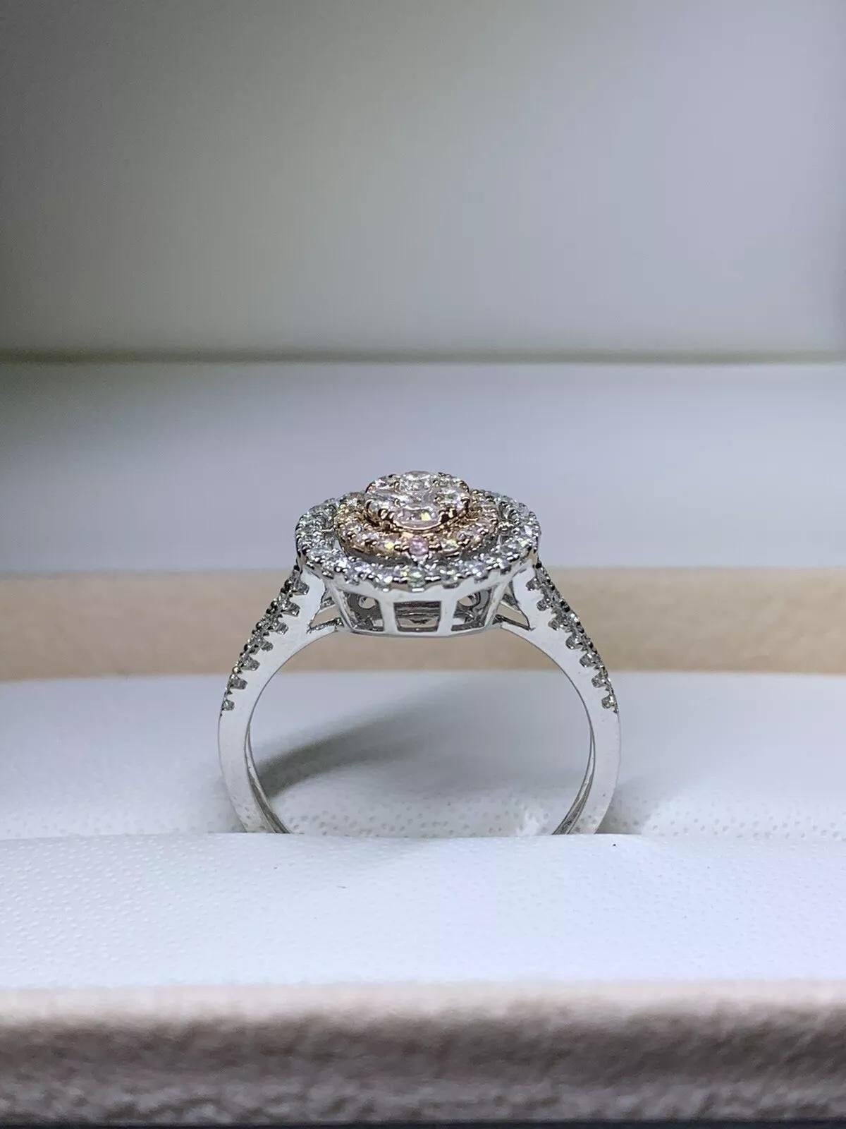 Taille ronde 1.10ct Diamond Halo Solitaire Engagement Ring In 18ct White Gold en vente