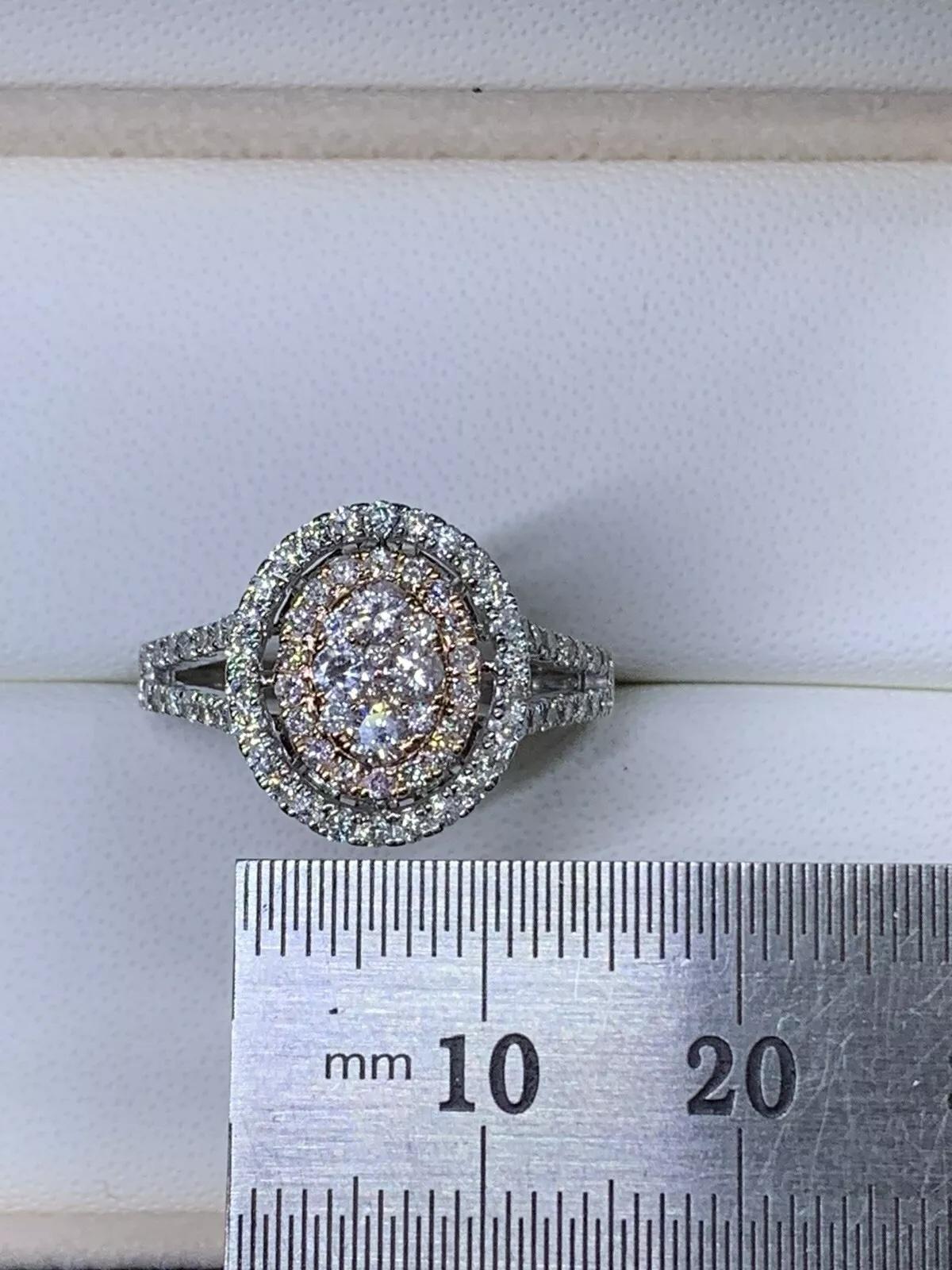 1.10ct Diamond Halo Solitaire Engagement Ring In 18ct White Gold Unisexe en vente