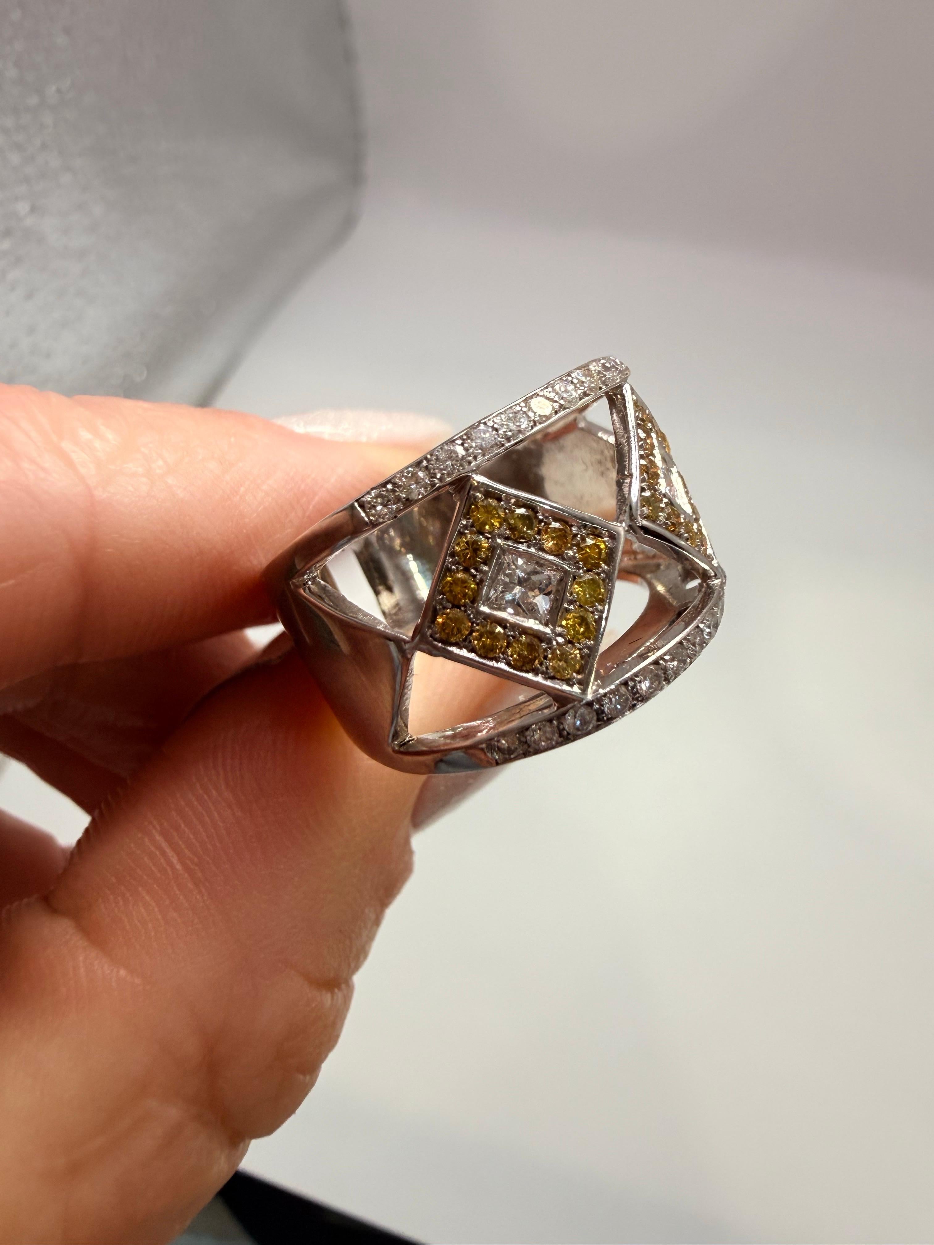 Bague en diamant de 1,10 ct Bague en diamant à large tête Bague en diamant canari 18KT en vente 5