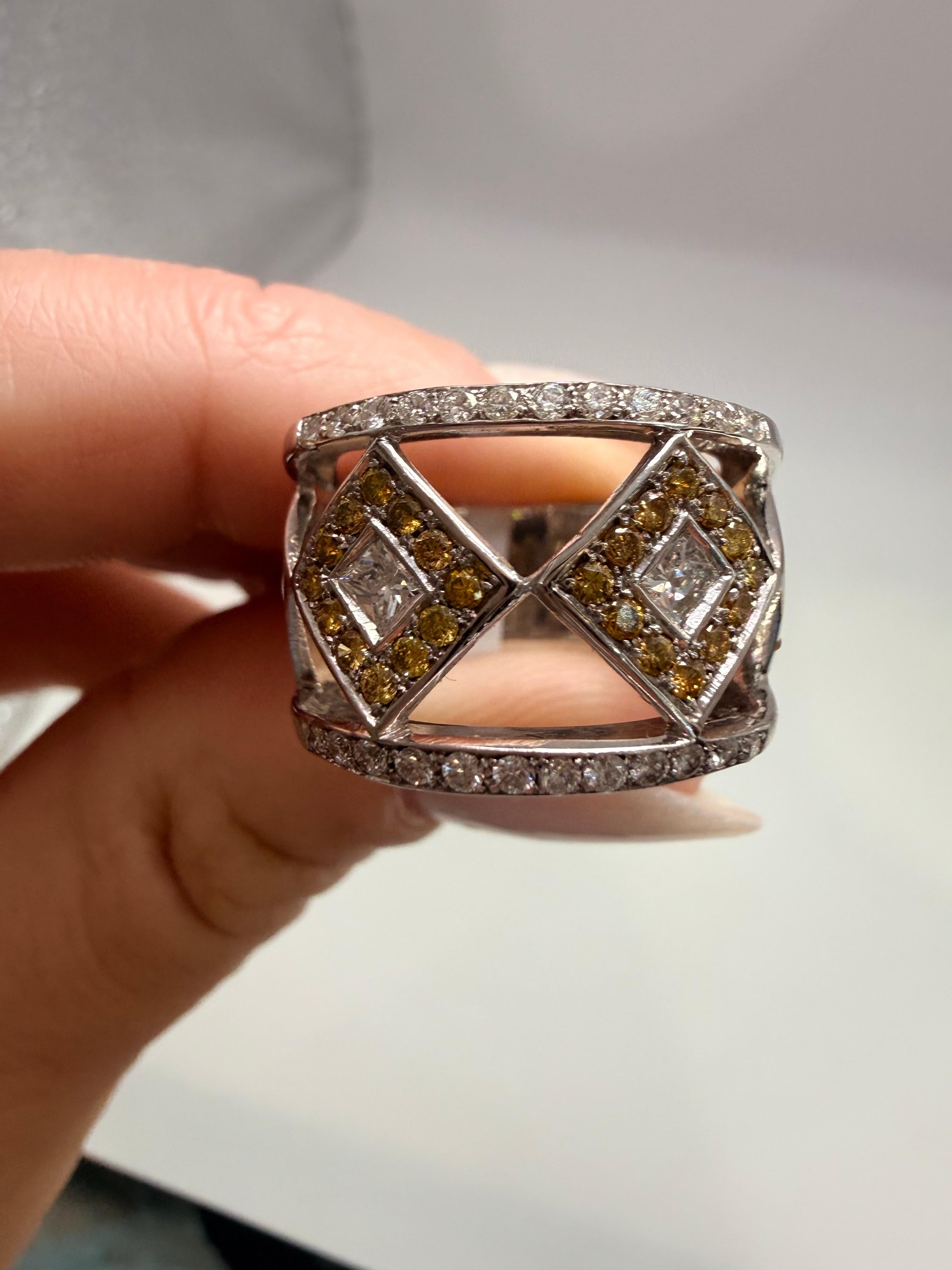 Bague en diamant de 1,10 ct Bague en diamant à large tête Bague en diamant canari 18KT en vente 1