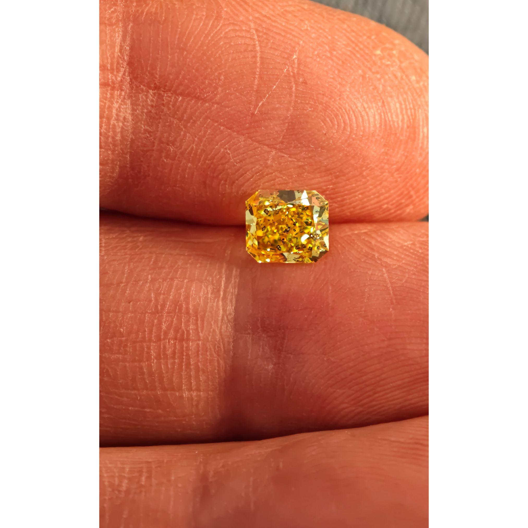 Diamant naturel de 1,10 carats de couleur jaune vif, taille radiant, certifié GIA, haute joaillerie Neuf - En vente à Ramat Gan, IL