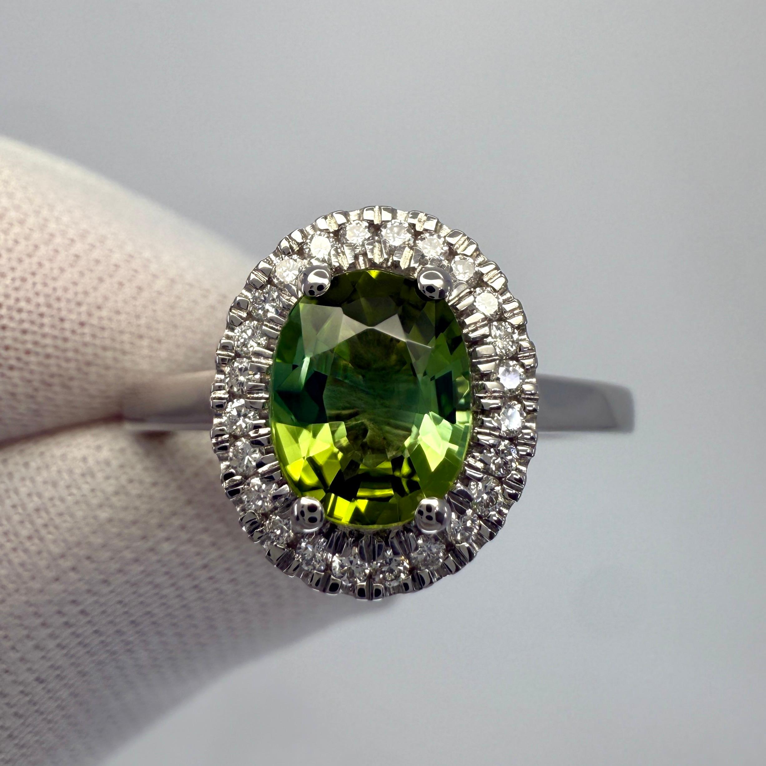 da uomo o donna Anello aureolato in platino con diamante e tormalina verde Paraiba Cuprian certificata IGI da 1,10 ct. in vendita