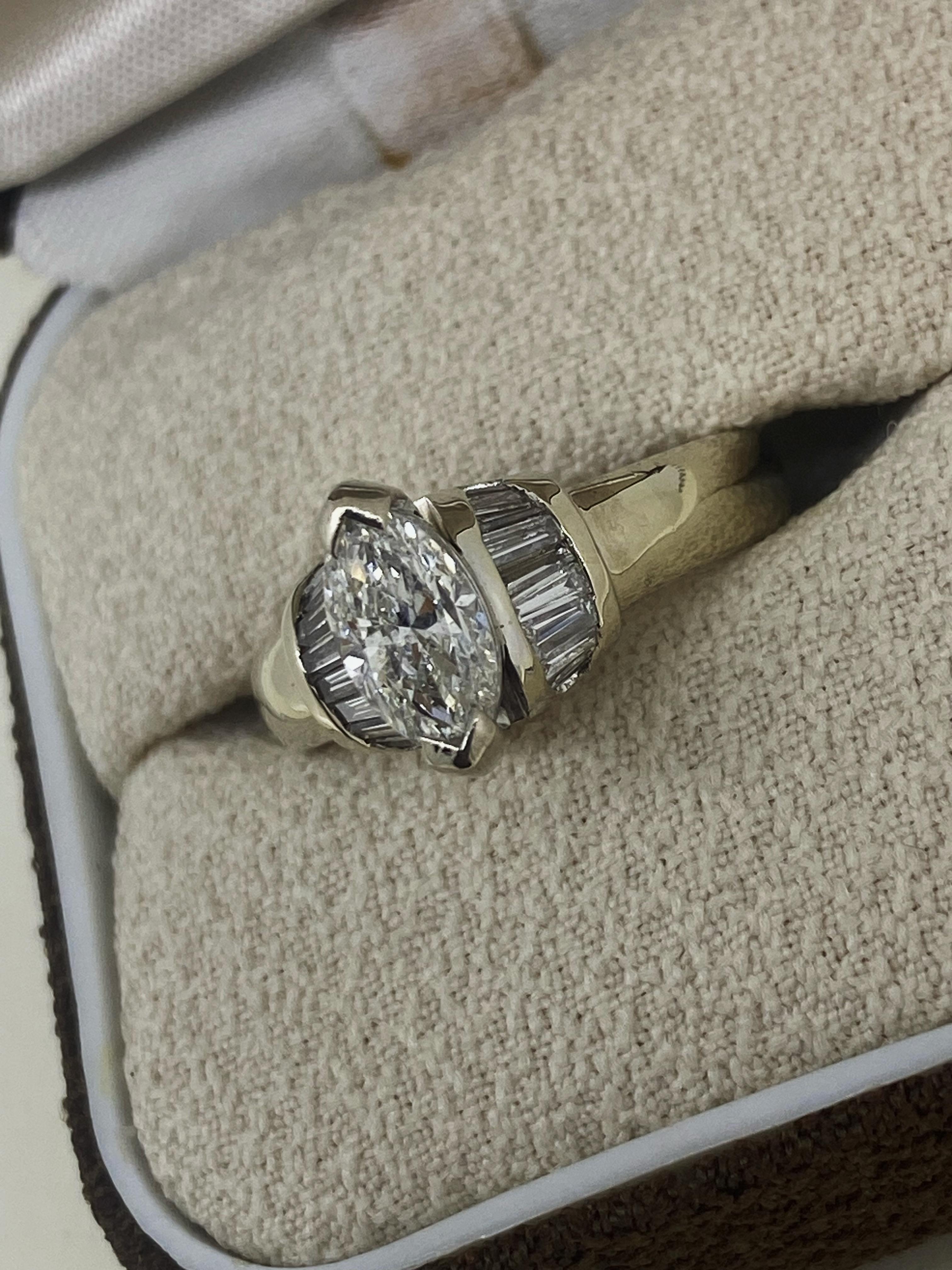 1.10ct Marquise & Baguette Cut Diamond Solitaire with Accents Ring in 18K Gold In Excellent Condition For Sale In MELBOURNE, AU