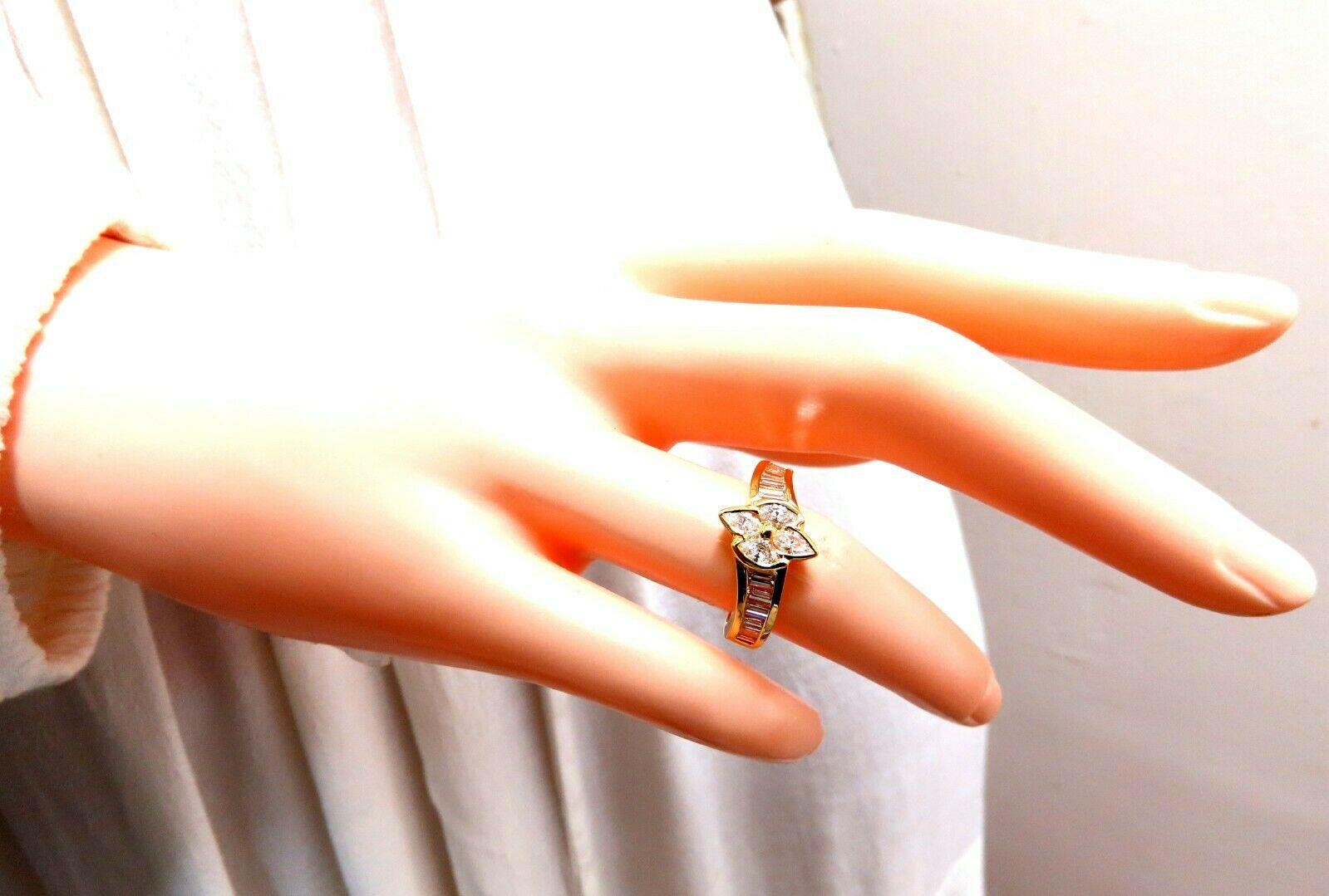 Anello a grappolo con diamanti marquise naturali da 1,10 carati 18 carati con accenti a baguette In condizioni Nuovo in vendita a New York, NY
