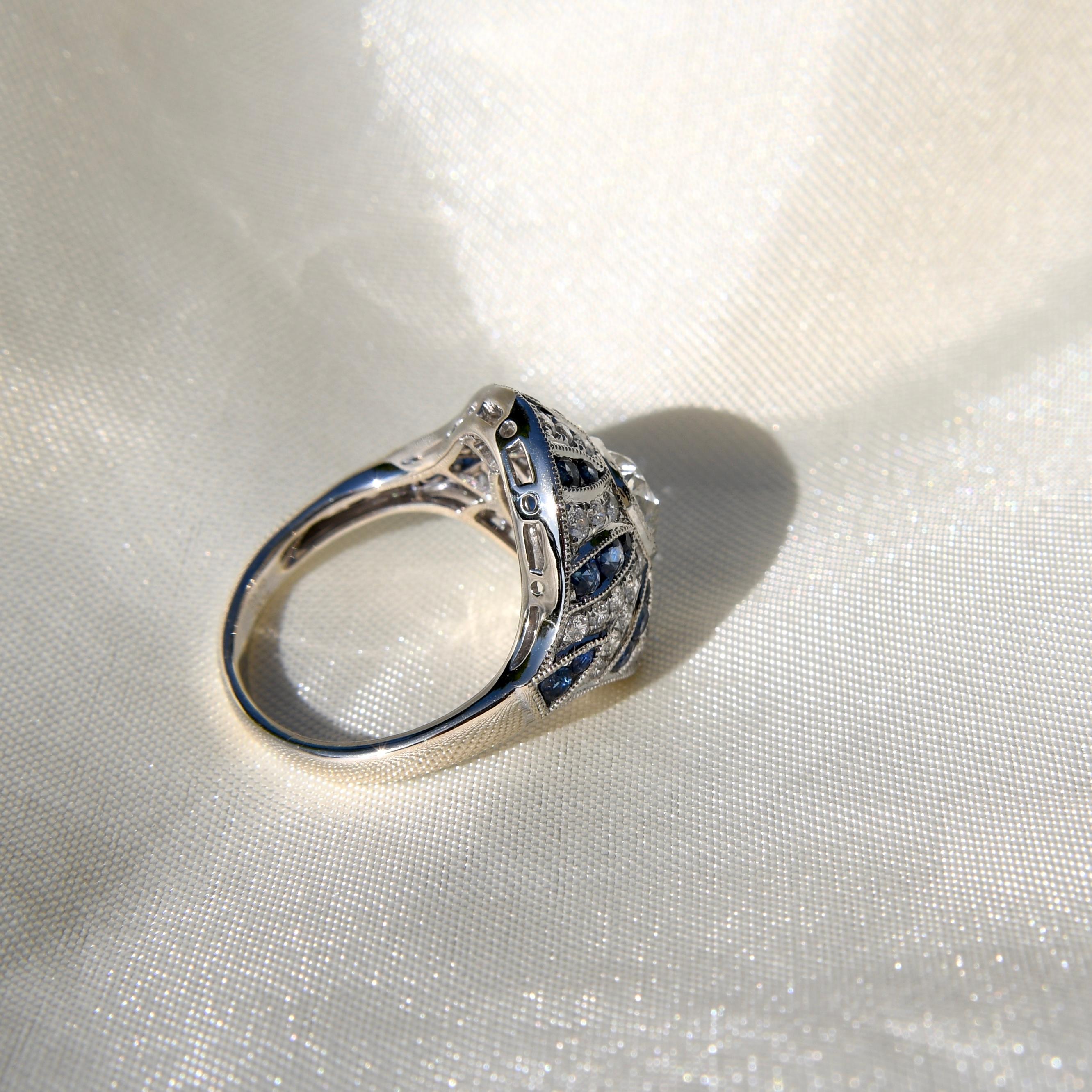 1.10ct old mine cut diamond and sapphire Bombé ring In New Condition For Sale In Magdeburg, DE