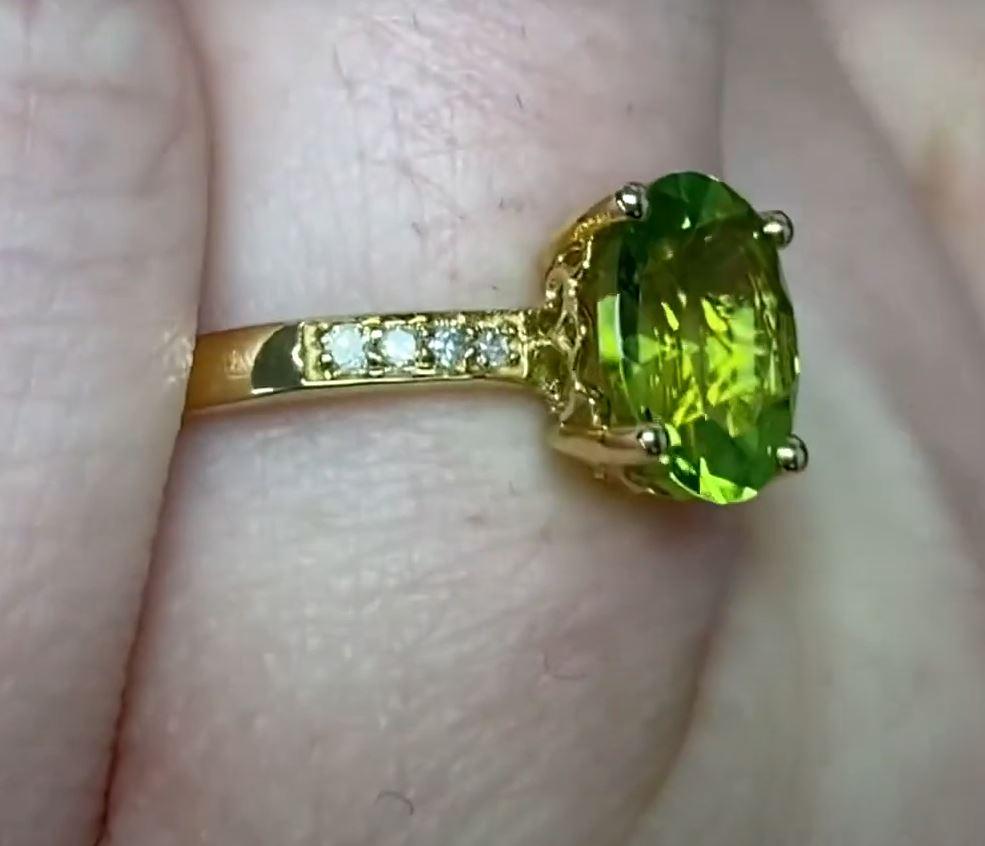 Women's 1.10ct Oval Cut Peridot Cocktail Ring, 14k Yellow Gold For Sale