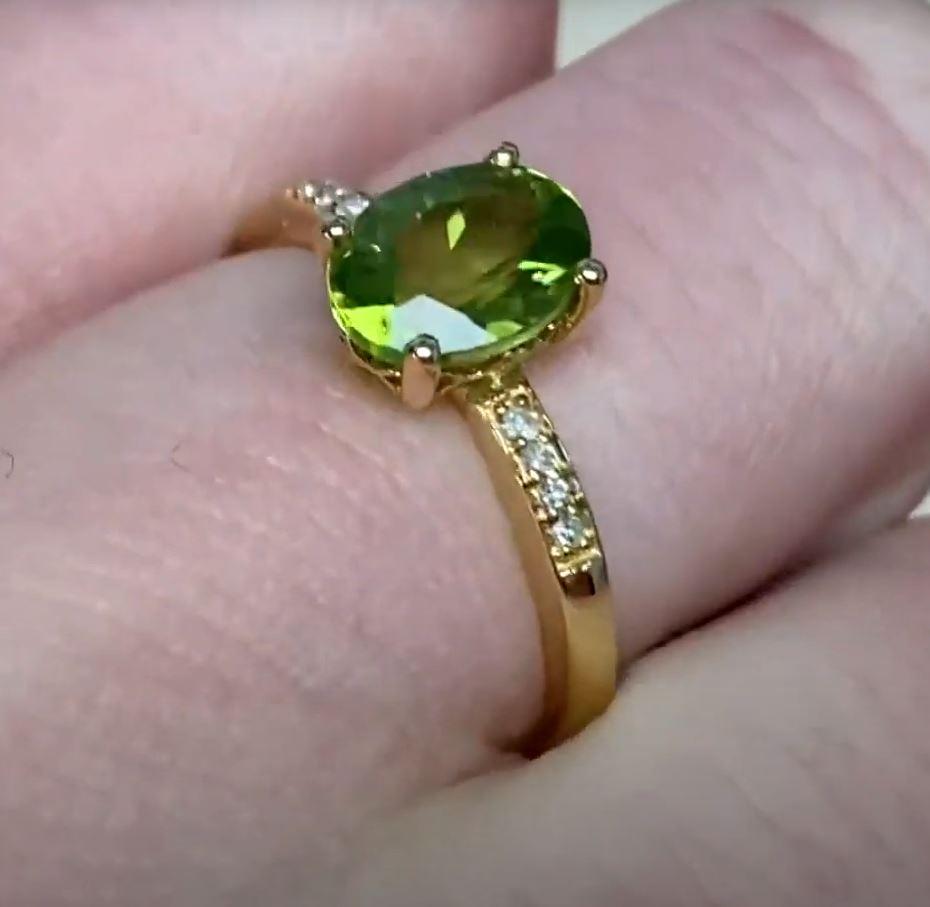 1.10ct Oval Cut Peridot Cocktail Ring, 14k Yellow Gold For Sale 1