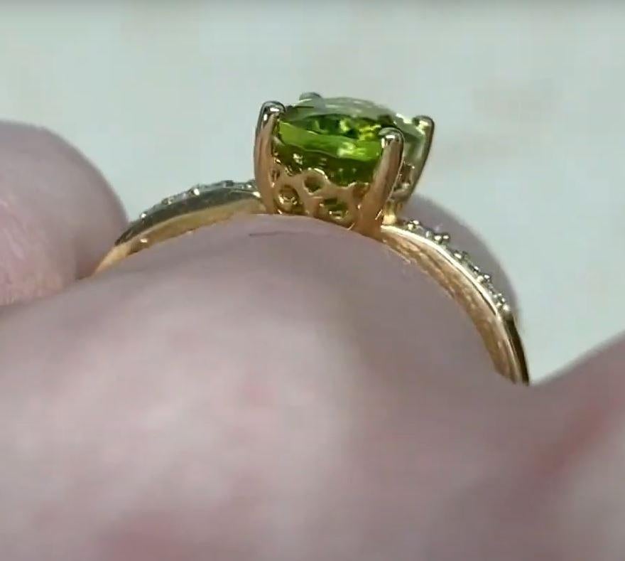 1.10ct Oval Cut Peridot Cocktail Ring, 14k Yellow Gold For Sale 2