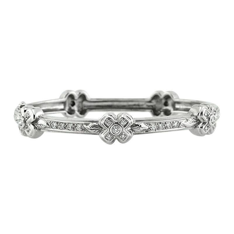1.10ct Round Brilliant Cut Diamond Cross Bangle Bracelet in 18K White Gold en vente