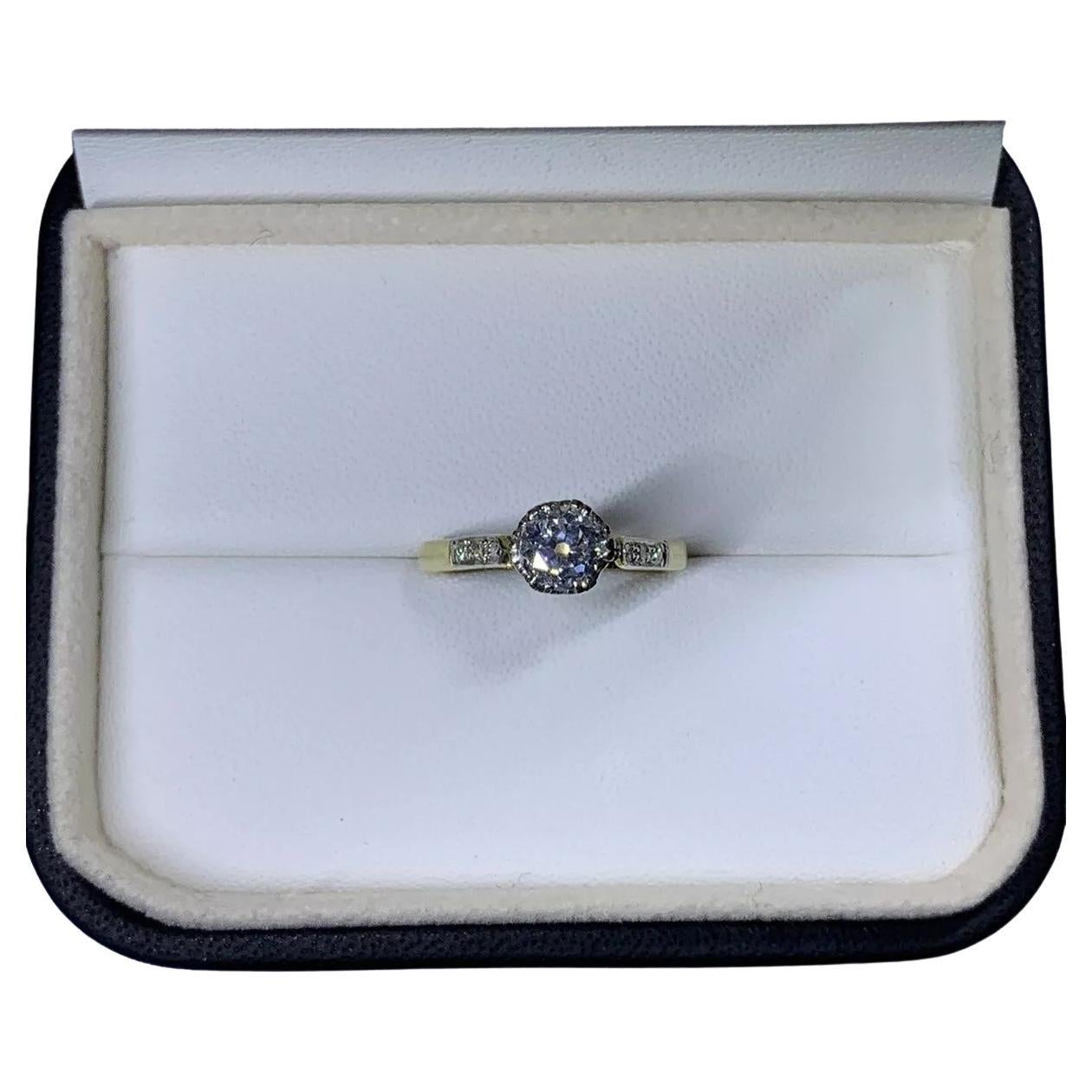 Antiker Verlobungsring aus 18 Karat Gelbgold mit 1,10 Karat Diamanten im Altschliff. im Angebot