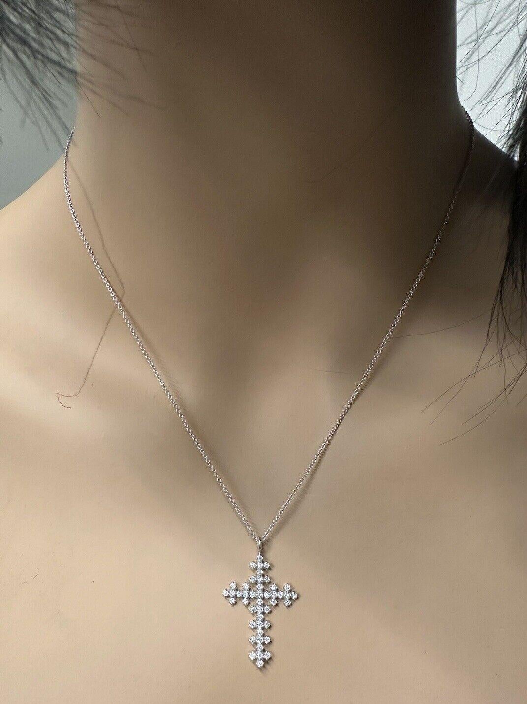 1.10Ct Stunning 14K Solid White Gold Diamond Cross Pendant Necklace In New Condition For Sale In Los Angeles, CA