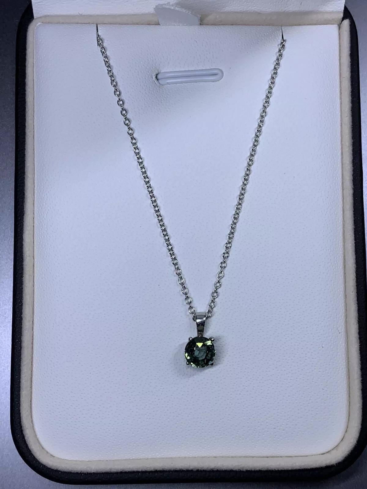 Elevate your jewellery game with this stunning 1.10ct teal sapphire pendant necklace. Crafted from 18ct white gold, this solitaire pendant features a beautiful blue sapphire main stone with excellent cut grade and a total of teal sapphire gemstones
