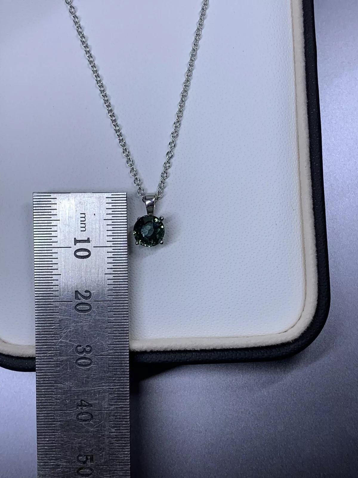 1.10ct teal sapphire pendant necklace 18k white gold In New Condition For Sale In London, GB