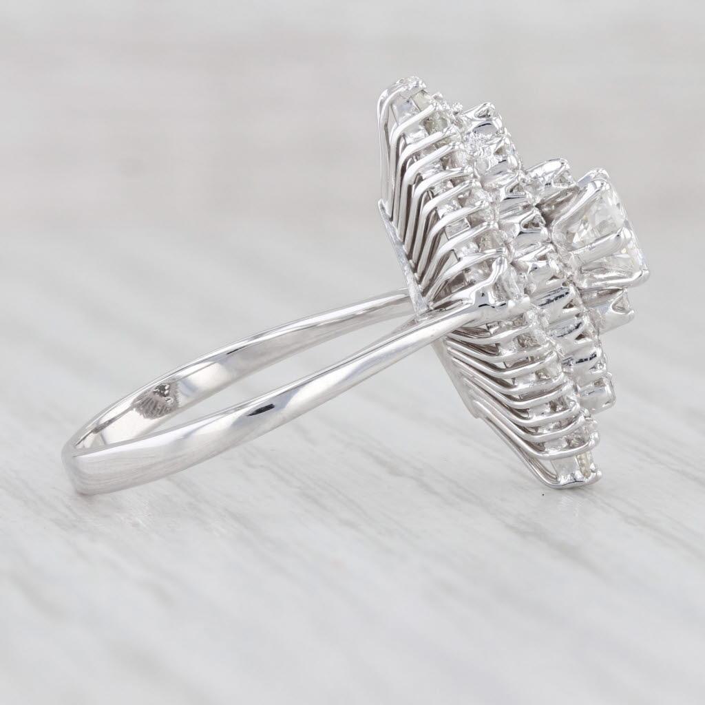 Información sobre la gema:
- Diamante natural -
Quilates - 0.50ct 
Talla - Redonda brillante
Color - G
Claridad - SI1 

- Diamantes naturales -
Quilates totales - 0,16ctw
Talla - Simple y Redonda Brillante
Color - G - H
Claridad - I1 - I2

Metal: