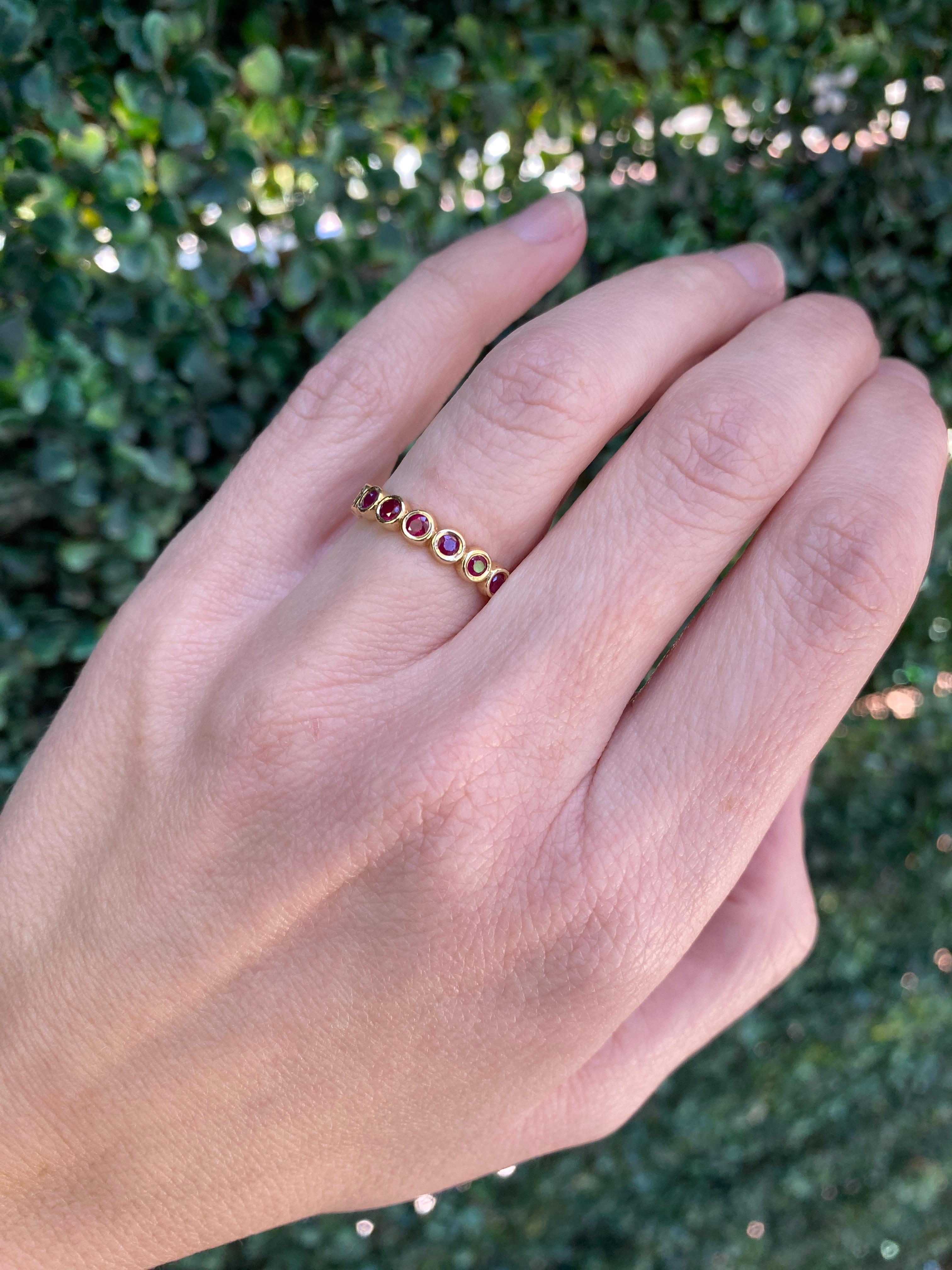Bracelet éternel en or jaune 14k serti d'un rubis rond de 1,10ctw en vente 6