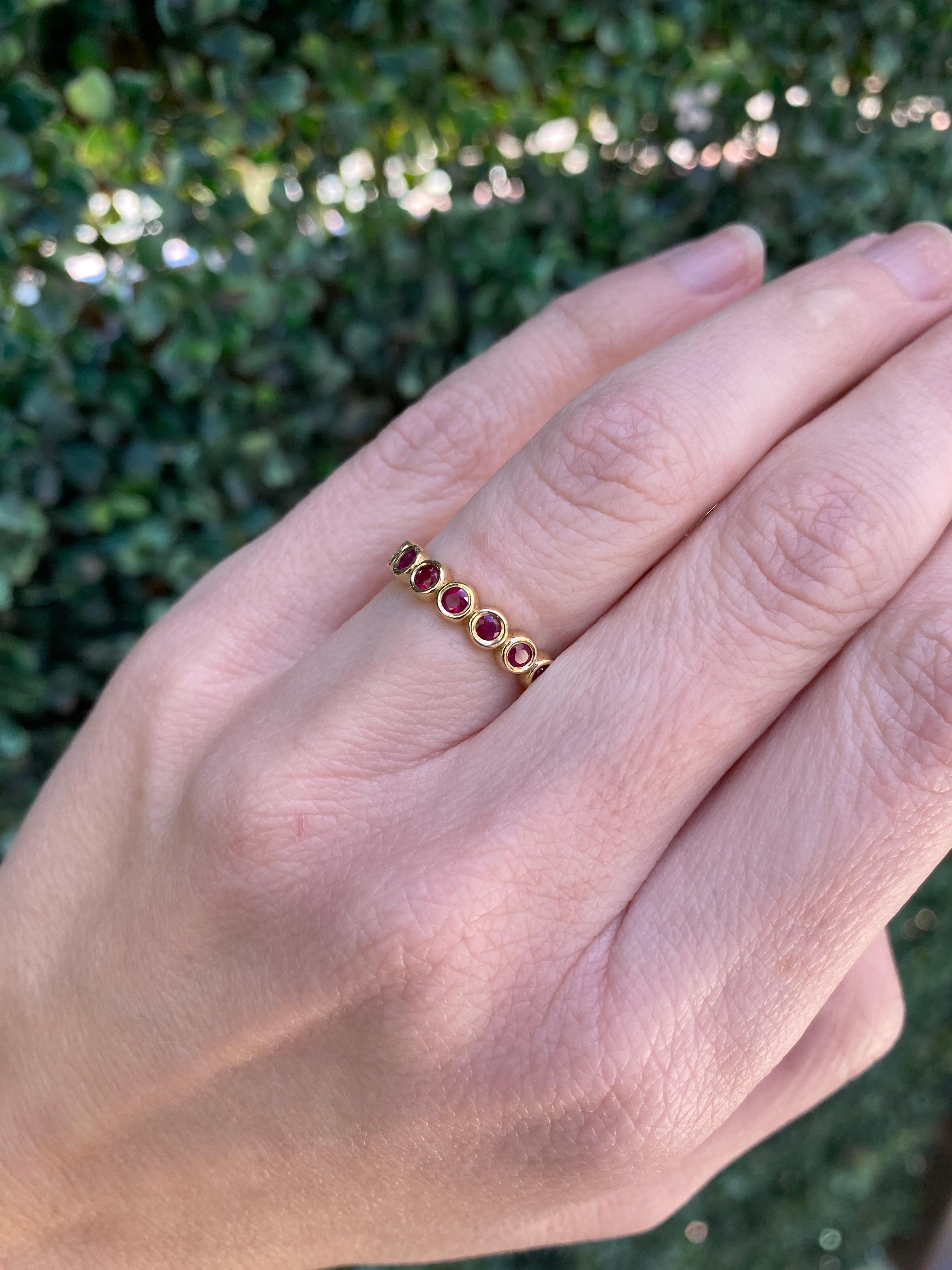 Bracelet éternel en or jaune 14k serti d'un rubis rond de 1,10ctw en vente 8