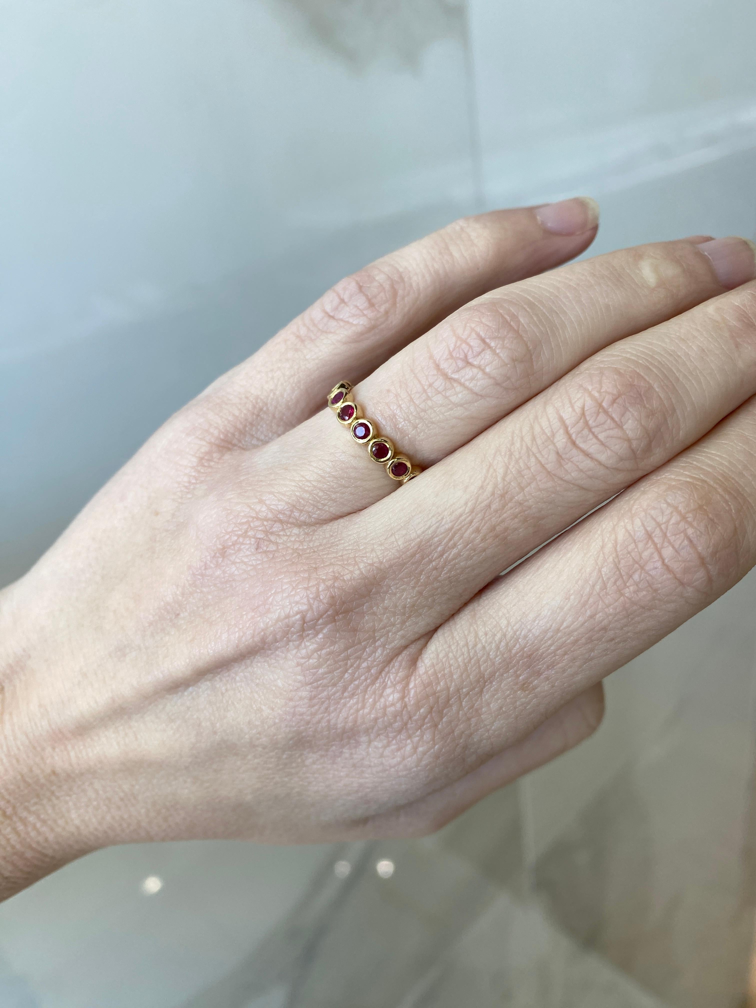 Bracelet éternel en or jaune 14k serti d'un rubis rond de 1,10ctw en vente 10