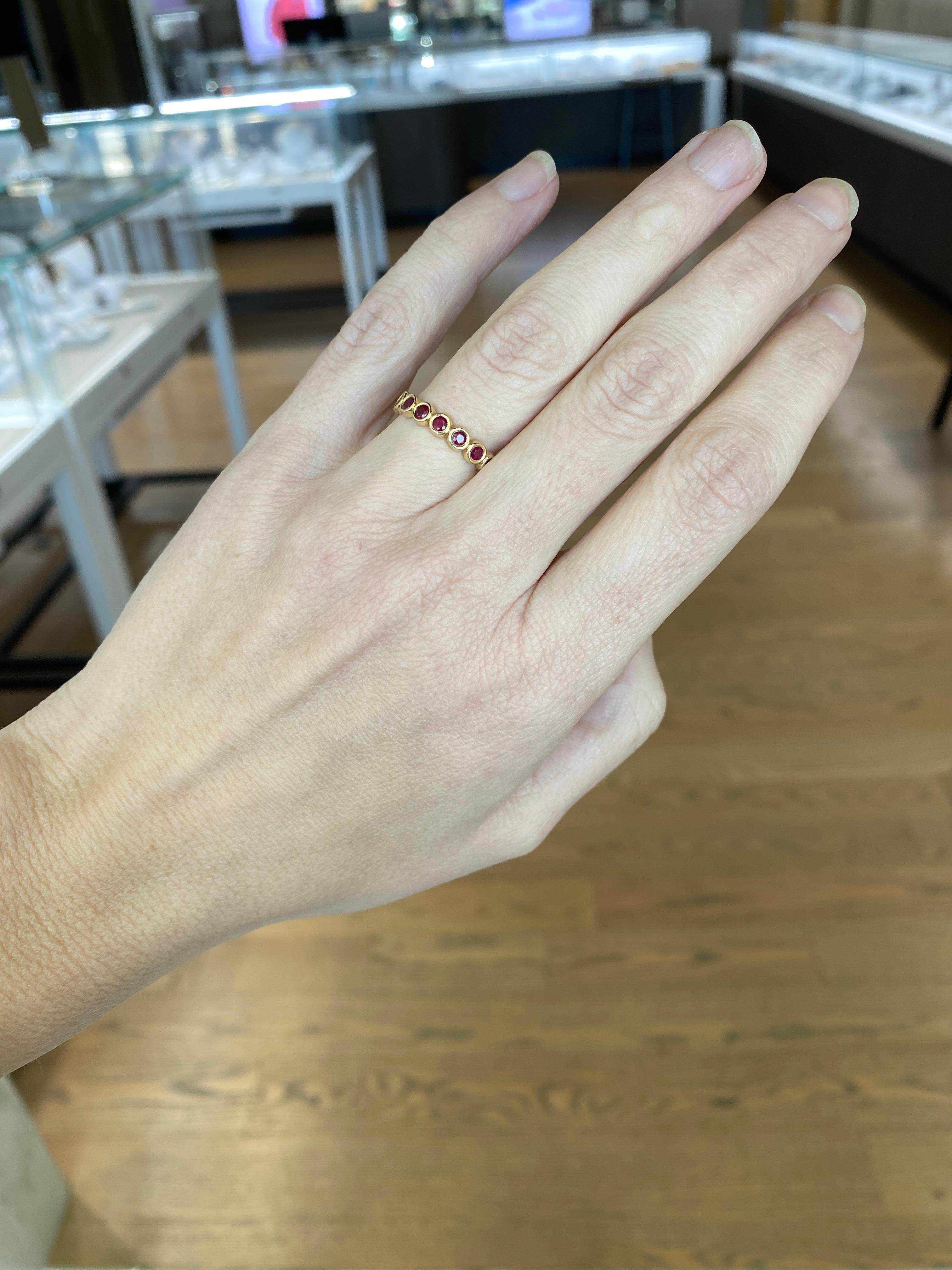Bracelet éternel en or jaune 14k serti d'un rubis rond de 1,10ctw en vente 12