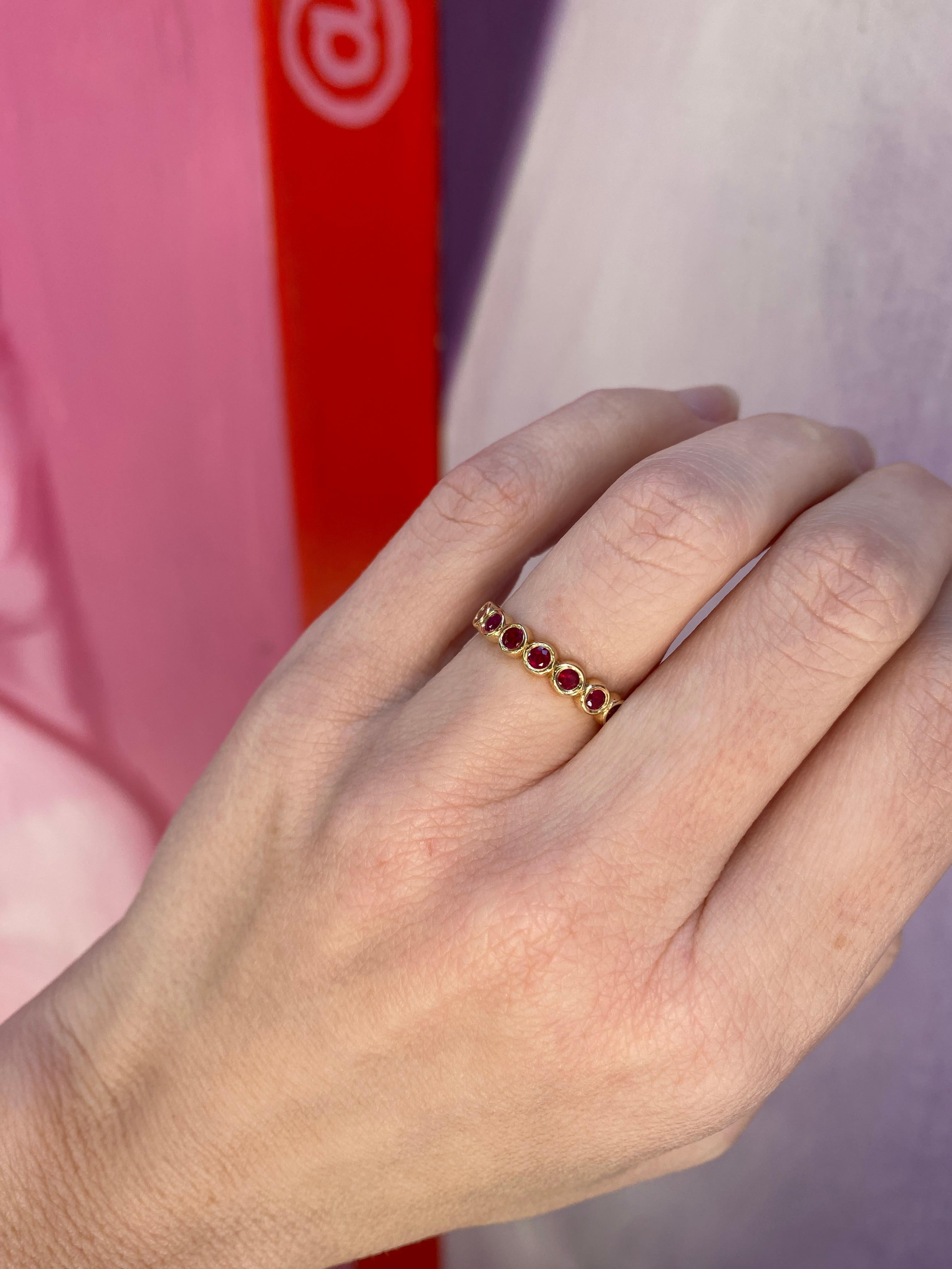 Bracelet éternel en or jaune 14k serti d'un rubis rond de 1,10ctw en vente 1