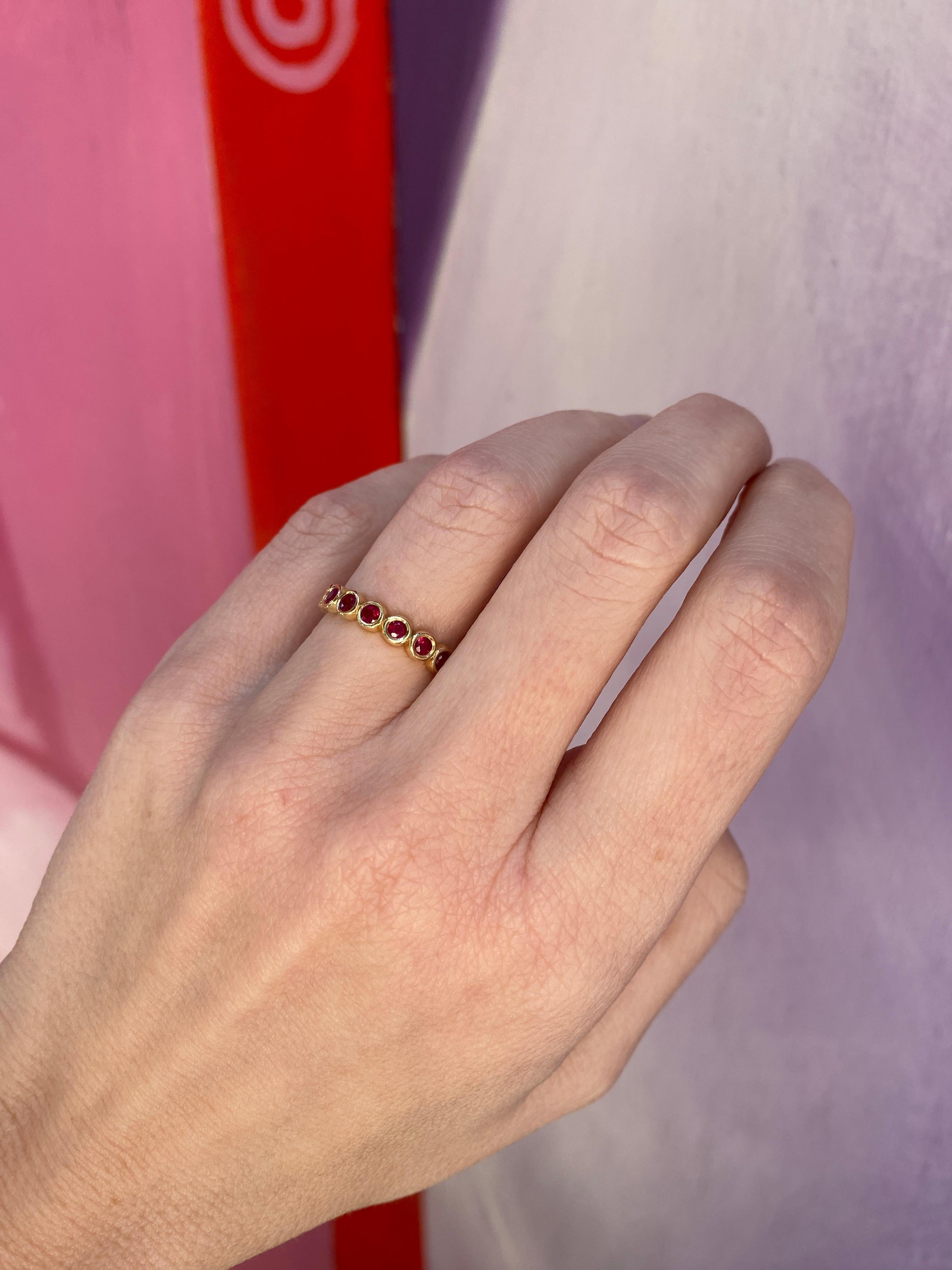 Bracelet éternel en or jaune 14k serti d'un rubis rond de 1,10ctw en vente 4