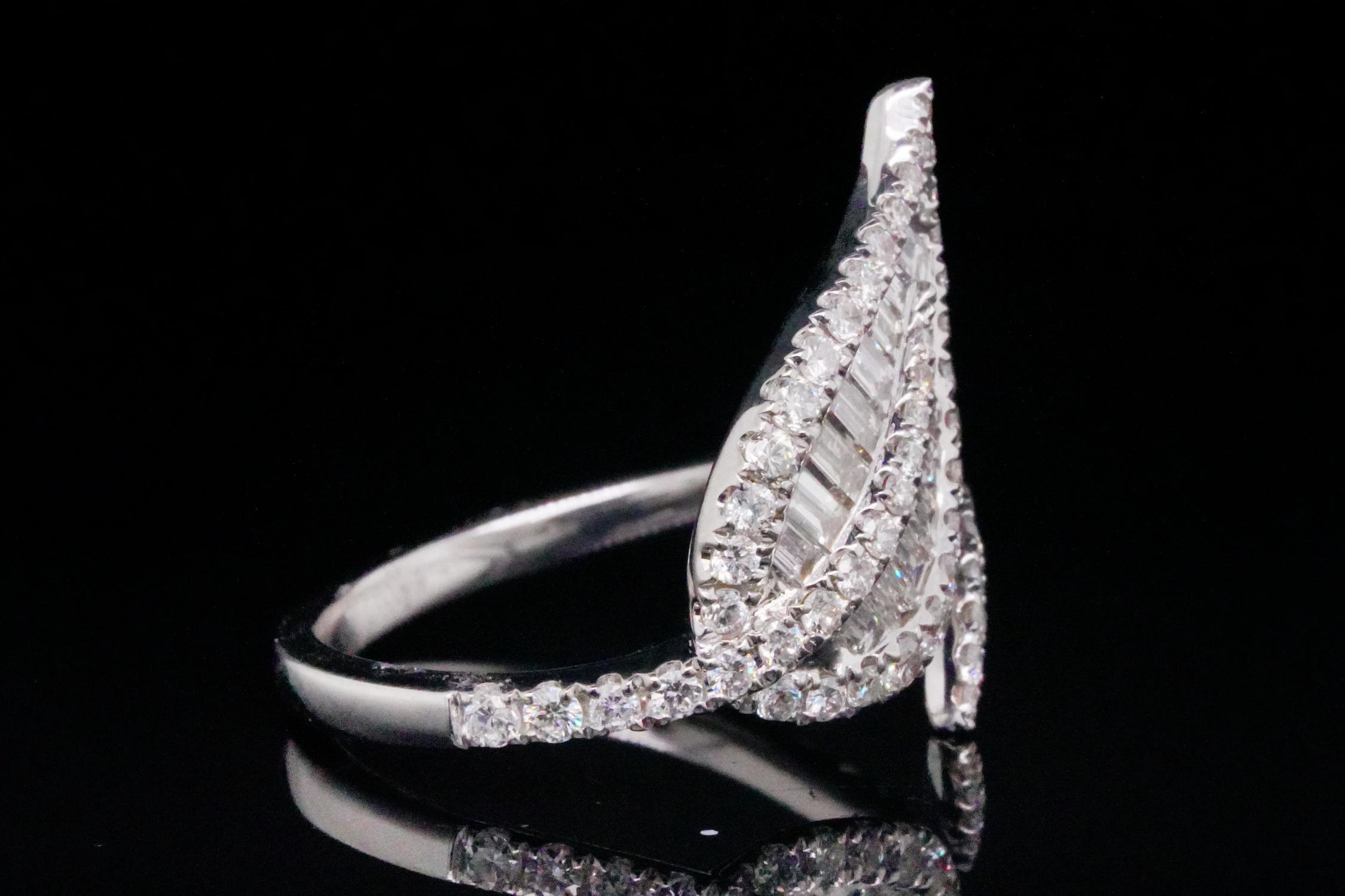 Contemporary 1.10ctw VS1-VS2/G-H Diamond 18K White Gold Leaf Ring For Sale