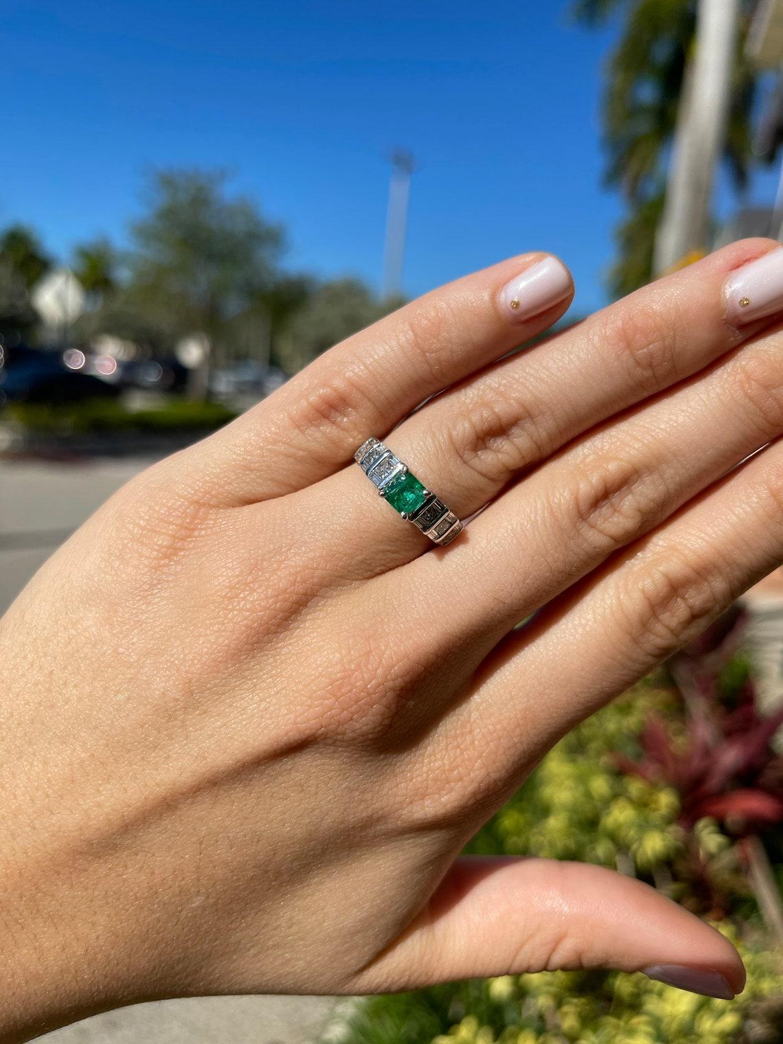 1.10tcw 14K Colombian Emerald & Diamond Engagement Ring In New Condition For Sale In Jupiter, FL