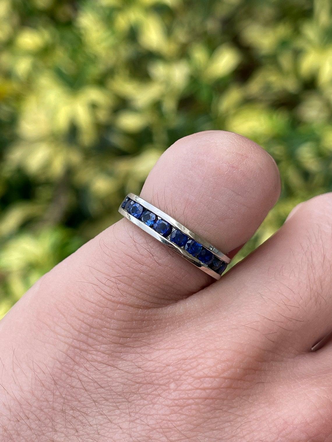 Round Cut 1.10tcw 14K Natural Blue Sapphire Gold Band Ring For Sale