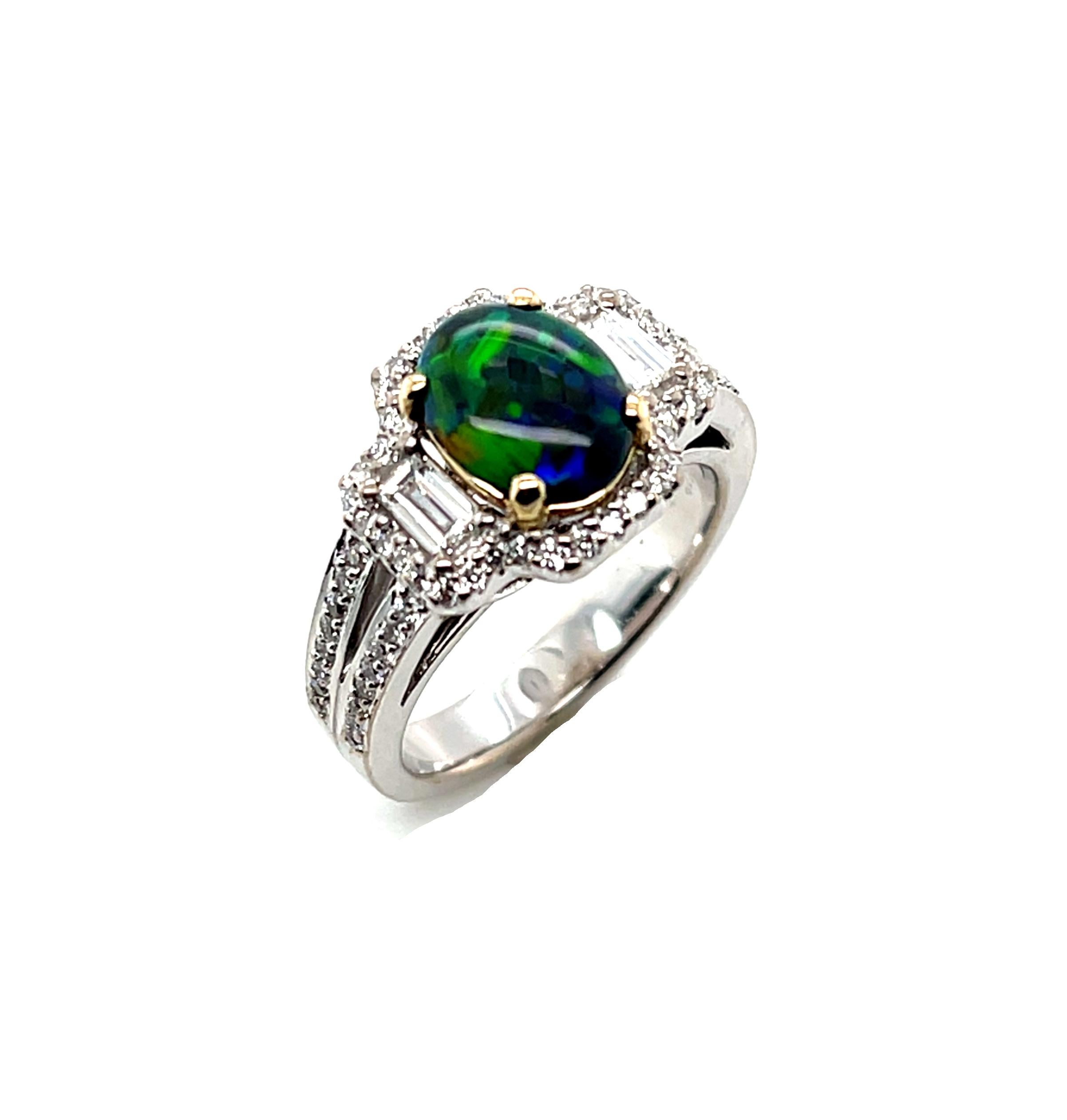 Questo opale nero australiano da 1,11 carati è incastonato in oro bianco 18 carati con scintillanti brillanti rotondi ed eleganti diamanti con taglio a baguette. L'opale è una gemma eccezionalmente pregiata con vivaci giochi di colore, con macchie