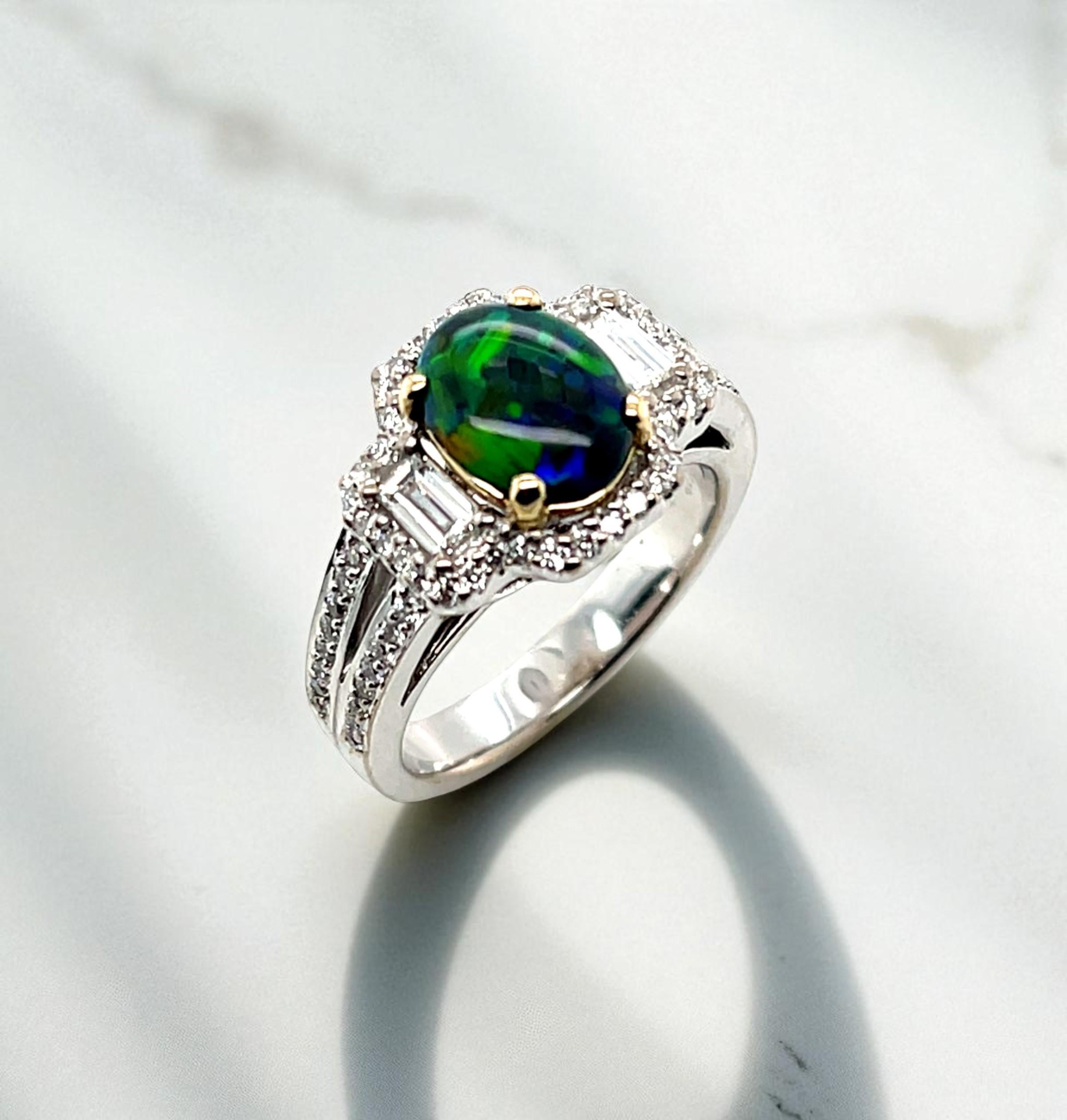 Artigiano 1.11 Anello cocktail con opale nero australiano e diamanti in oro bianco 18 carati in vendita