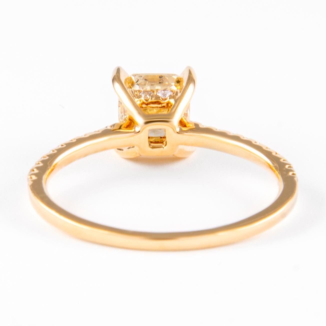 1.11 Carat Cushion Diamond Solitaire Ring 18 Karat Yellow Gold In New Condition In BEVERLY HILLS, CA