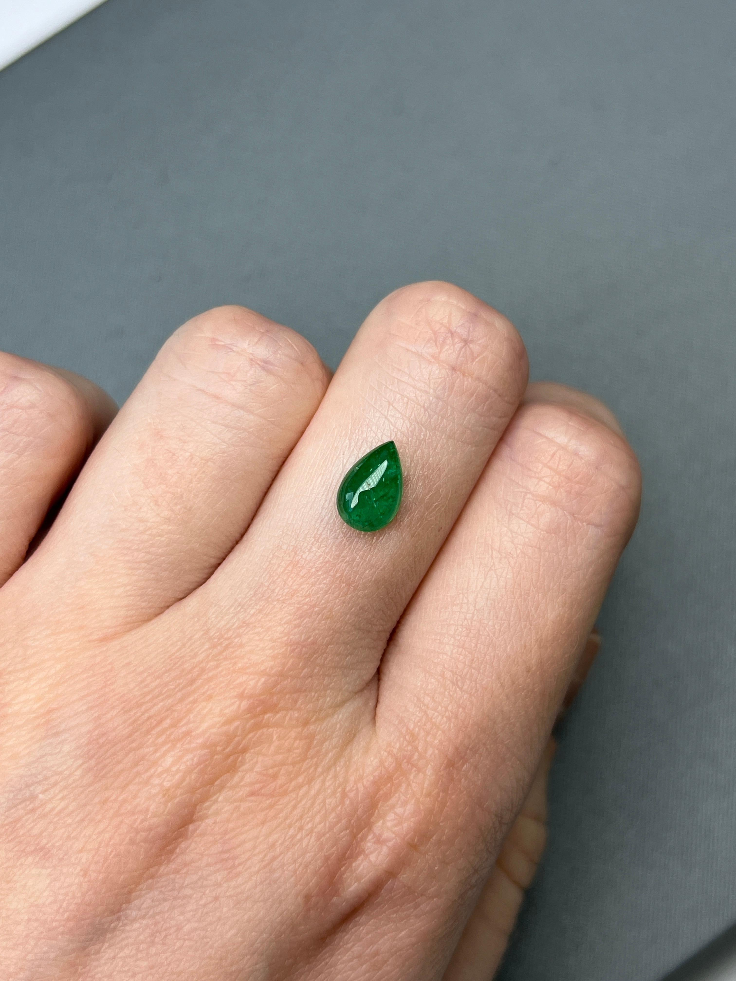 Modern 1.11 carat Natural Cabochon Cut Russian Emerald For Sale