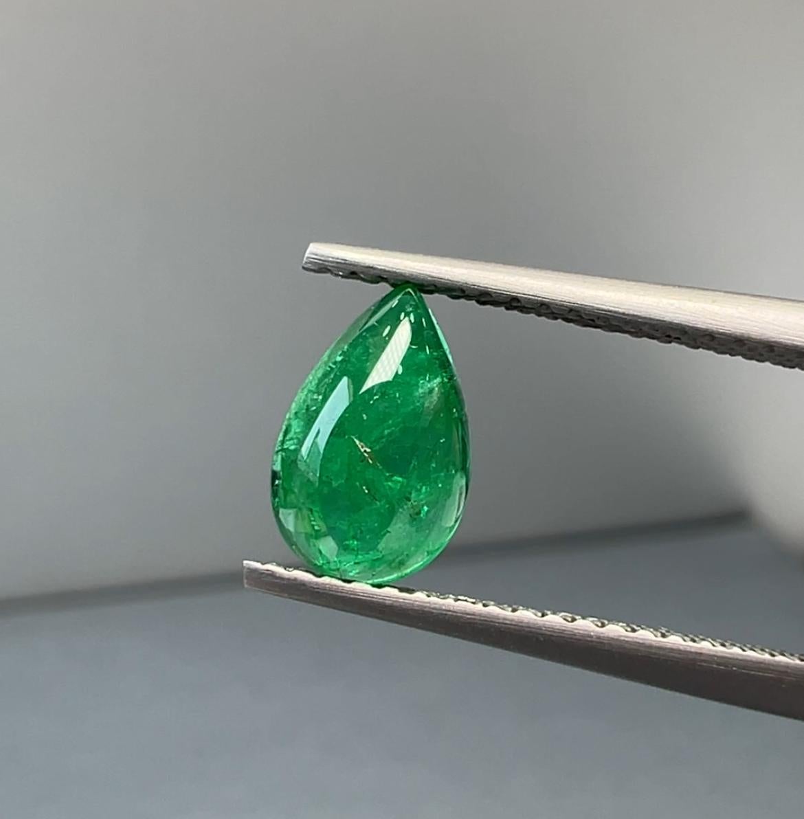 1.11 carat Natural Cabochon Cut Russian Emerald In New Condition For Sale In Bangkok, TH
