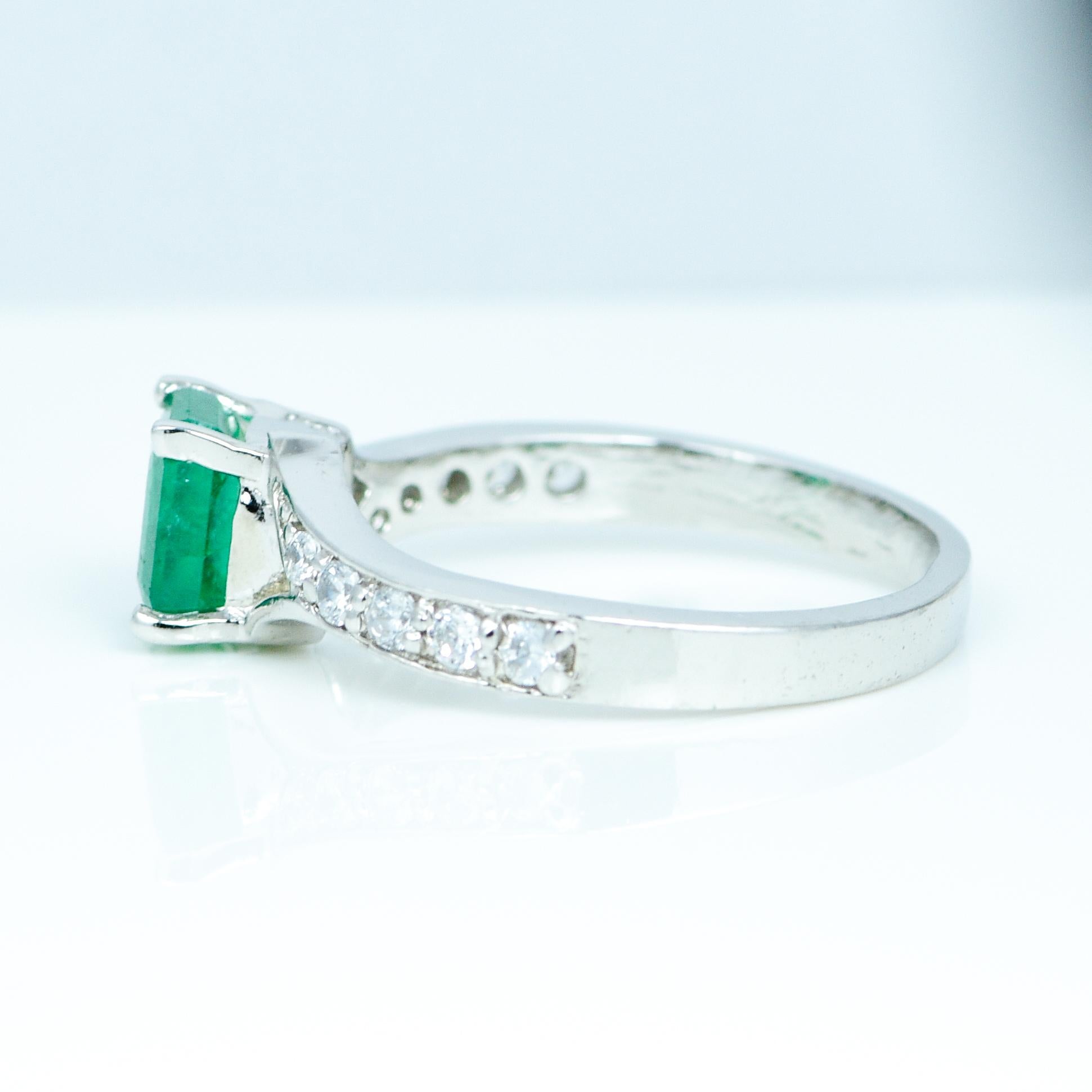 Women's 1.11 Carat Natural Emerald Ring