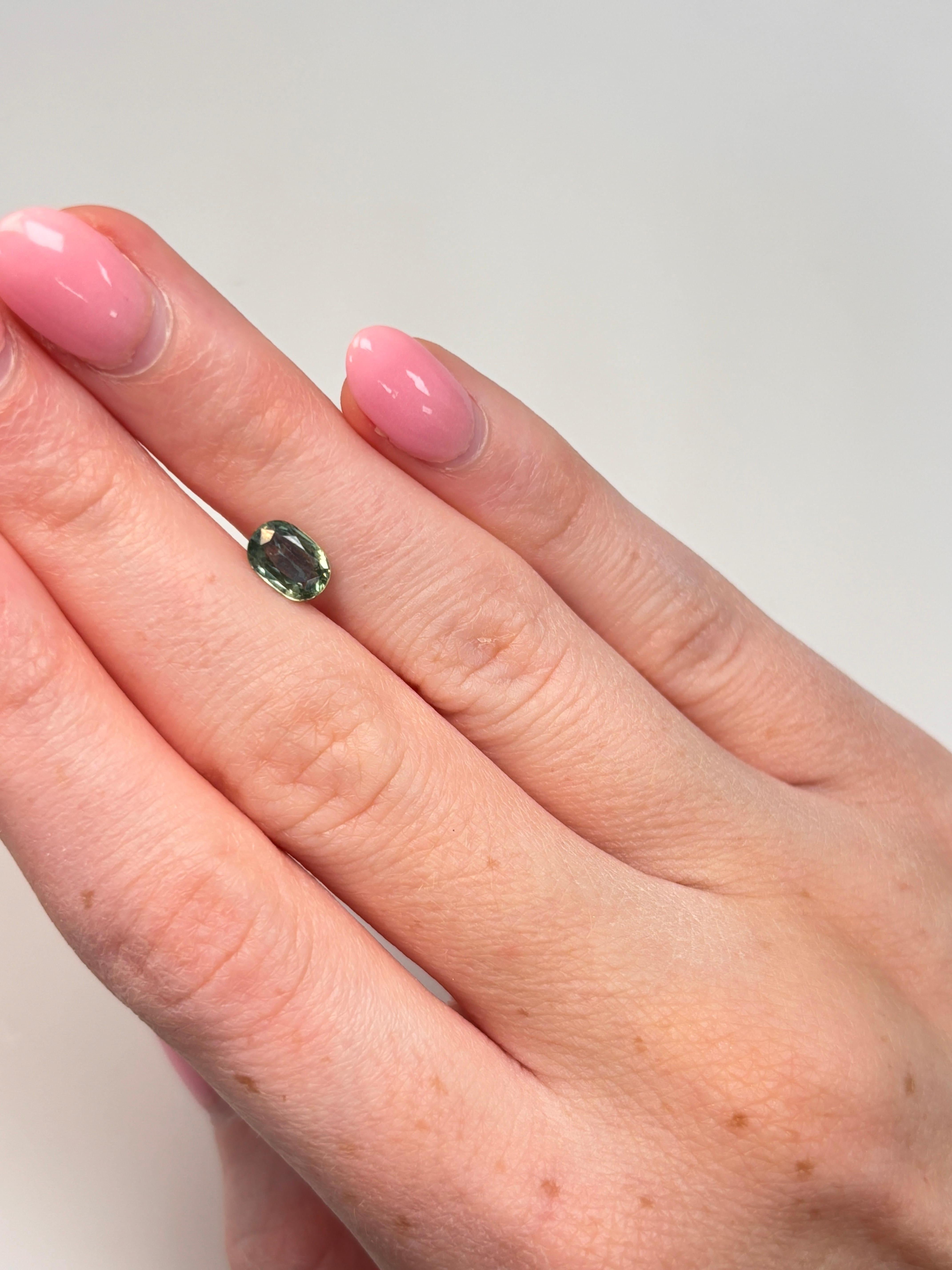 1,11 Karat Ovalschliff Natürlicher reicher waldgrüner Saphir Loser Edelstein (Zeitgenössisch) im Angebot