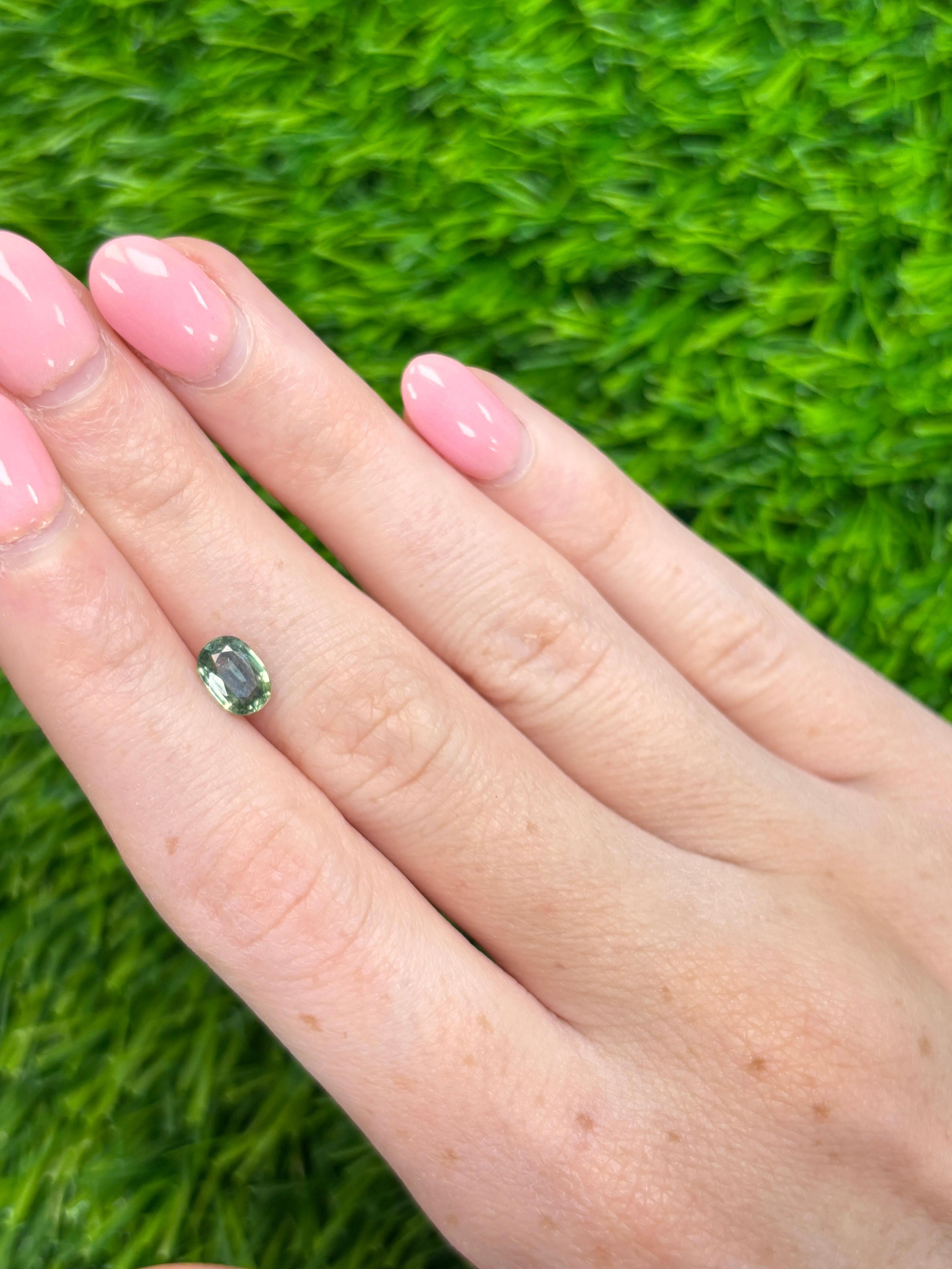 1,11 Karat Ovalschliff Natürlicher reicher waldgrüner Saphir Loser Edelstein für Damen oder Herren im Angebot