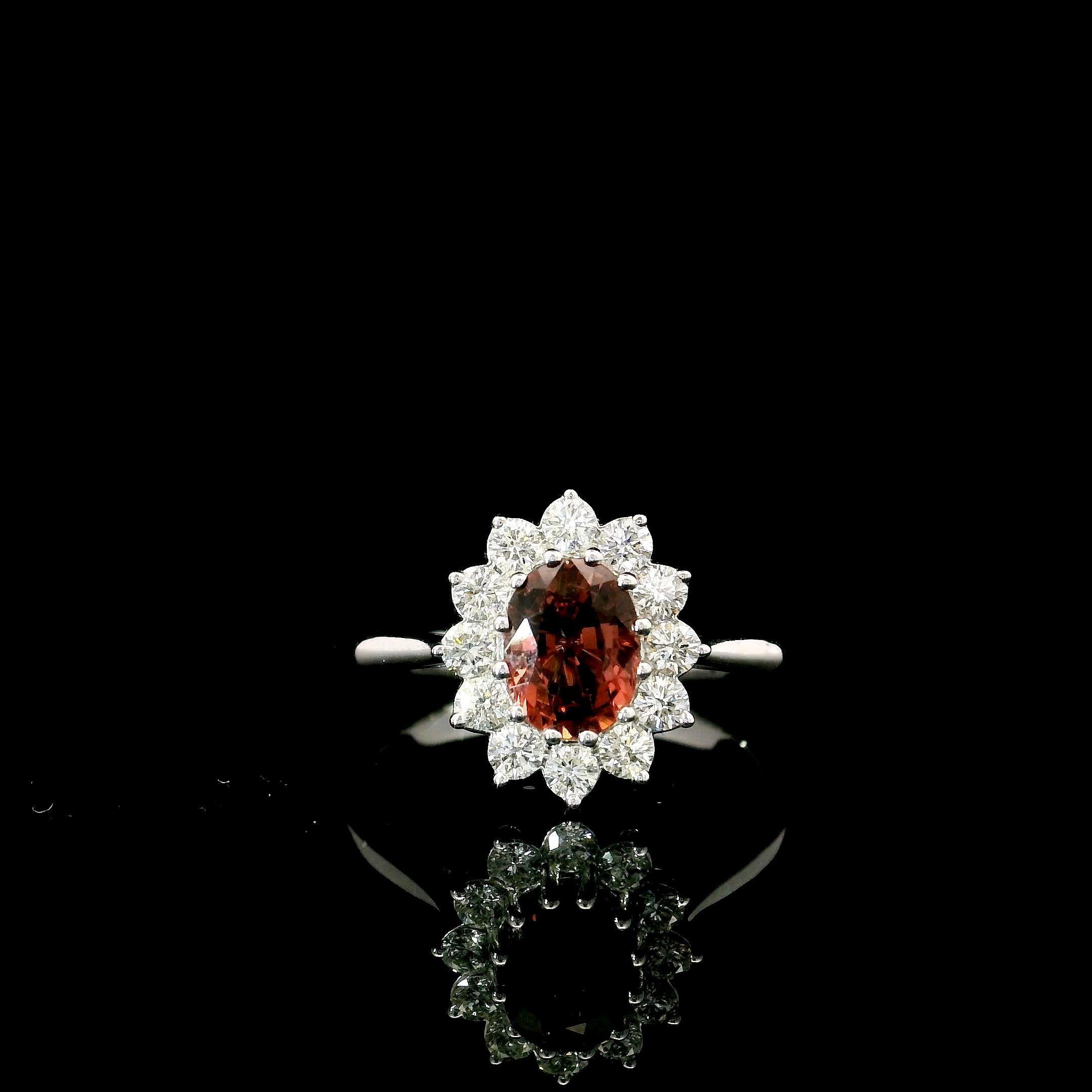 Anello in oro bianco 18 carati con diamanti
  
  Colore e caratura dell'oro: Oro bianco 18kt
  Peso: 3.76 grammi
  
  Imposta con...
  Tipo di pietra: Diamanti
  Forma: Zaffiro
  Carati: 1,11 ct
  Colore: -
  Chiarezza: -
  
  Pietre circostanti: