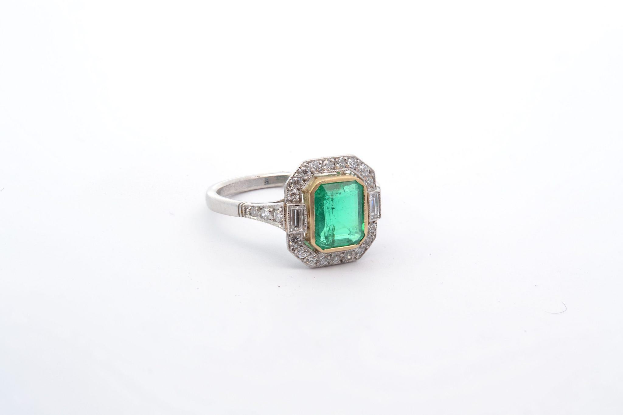 Art Deco 1.11 carats colombian emerald ring with diamonds For Sale