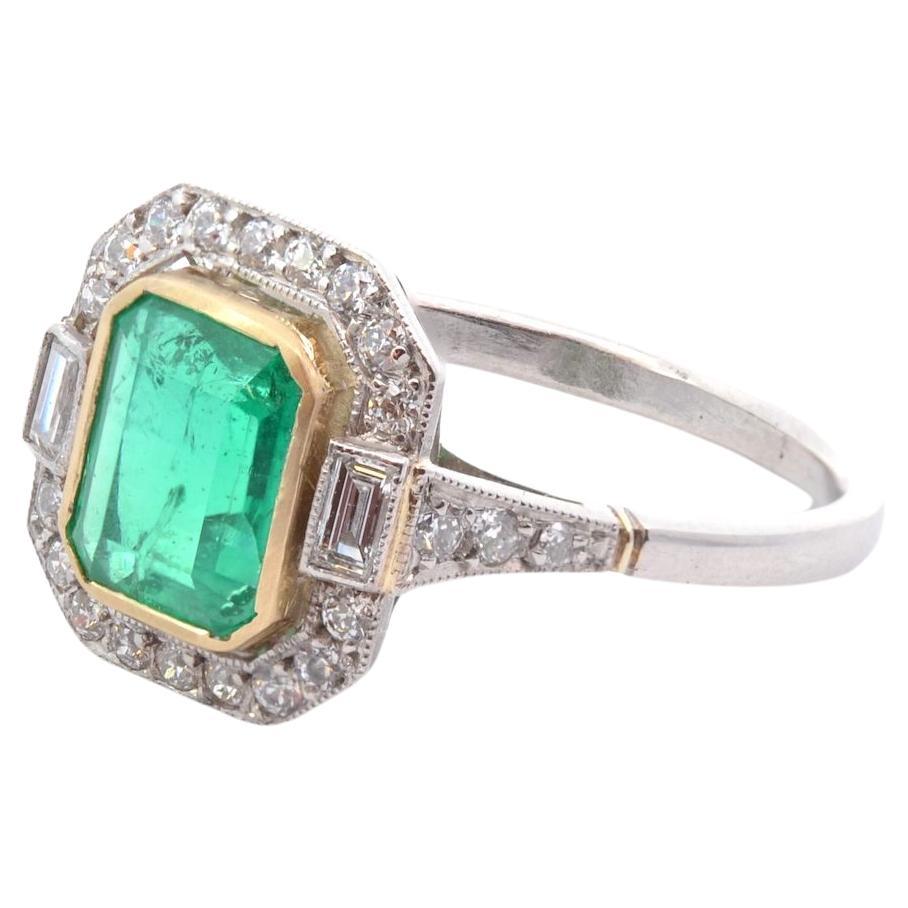 1.11 carats colombian emerald ring with diamonds For Sale