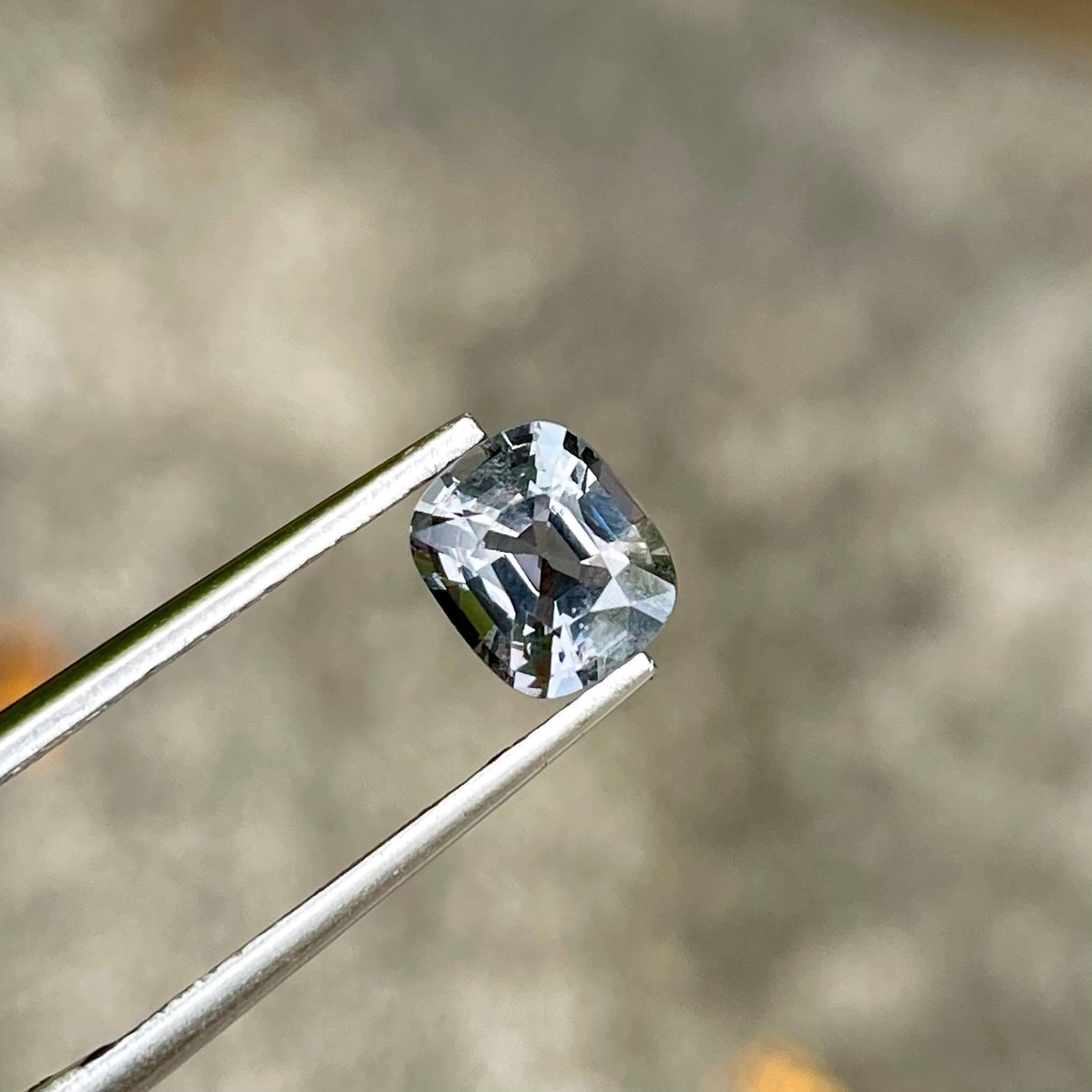 Moderno 1.11 Carati di Spinello Birmano Grigio Sciolto Taglio Cuscino Gemma Naturale in vendita