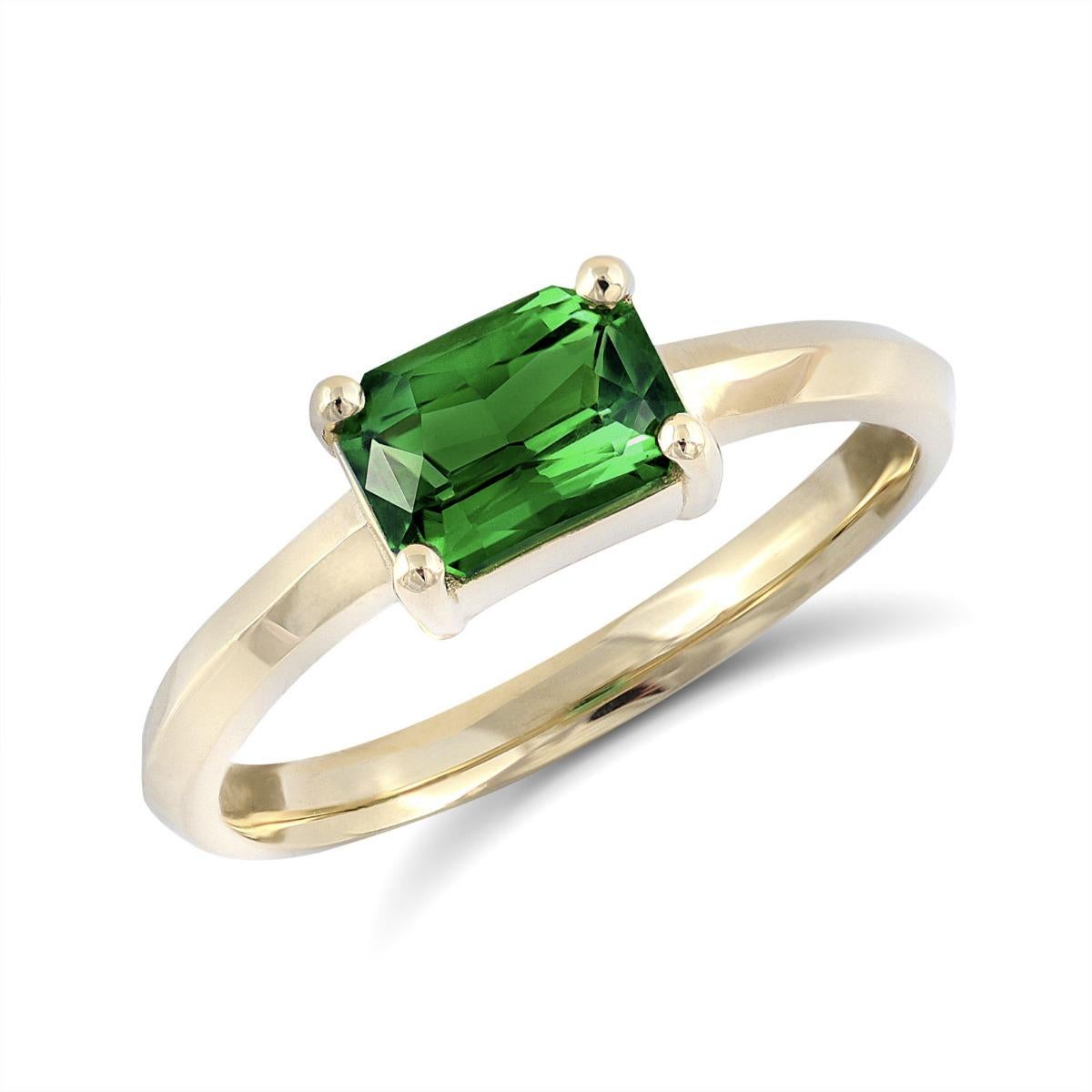 1.11 Carats Tsavorite set in 14K Yellow Gold Ring In New Condition For Sale In Los Angeles, CA