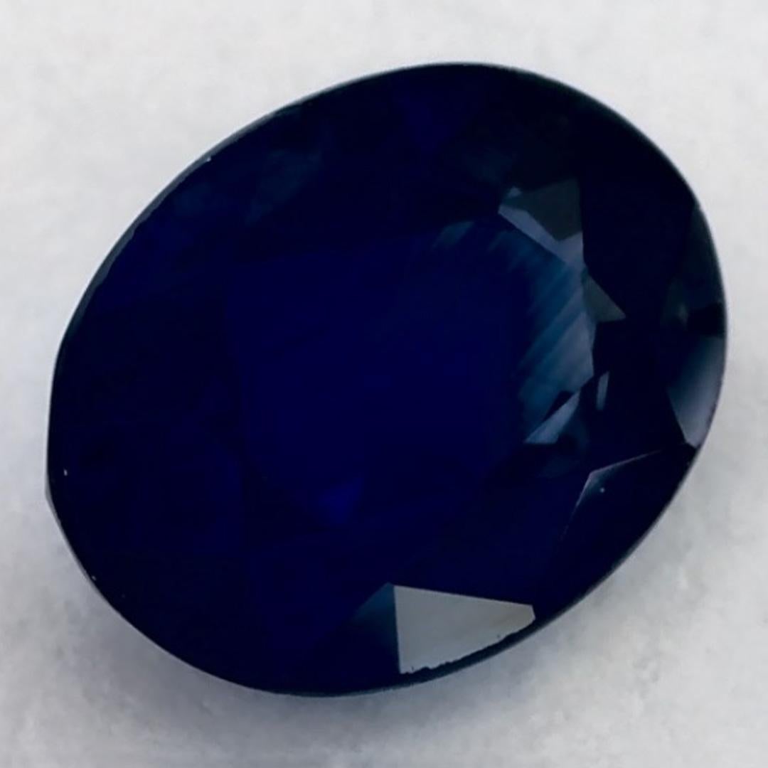 Questo zaffiro blu naturale offre eleganza e raffinatezza. Con la sua ricca saturazione del colore e il taglio preciso, è il centro perfetto per un anello di fidanzamento o un design di gioielli di lusso.

Questo zaffiro proviene dallo Sri Lanka