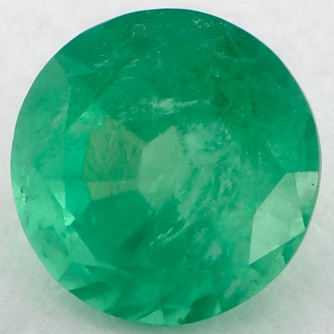 Con una vibrante tonalità di colore verde, la pietra natale di maggio è un simbolo della rinnovata crescita primaverile. 

Esplora la vivace collezione di smeraldi, rubini e zaffiri nel nostro negozio, disponibili come gemme sciolte e abbinabili