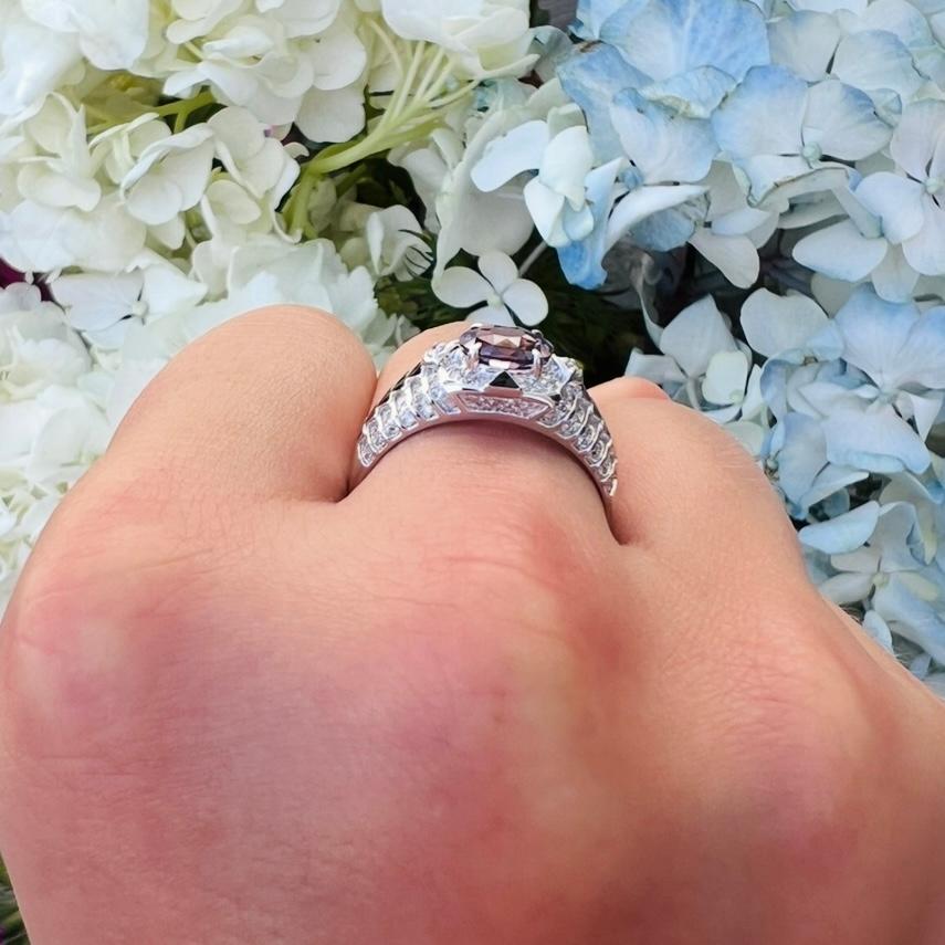 Bague à diamant saphir à changement de couleur sans chaleur de 1,11 carat en vente 3
