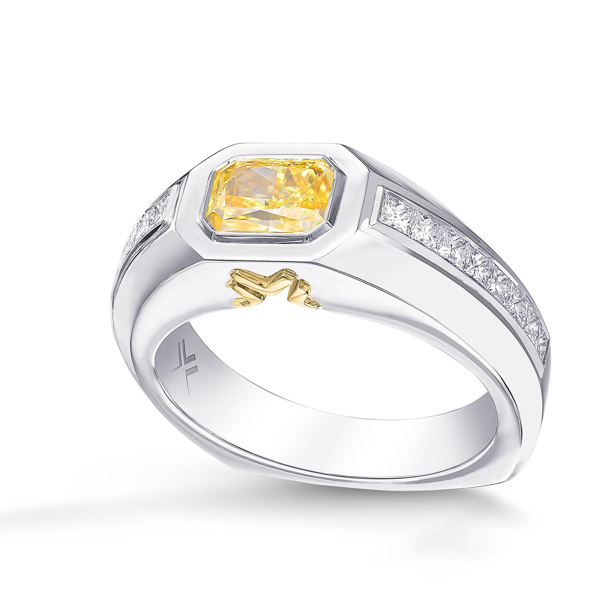 1,11 cts GIA Certified Fancy Yellow Radiant Diamond Herrenring (Radiantschliff) im Angebot